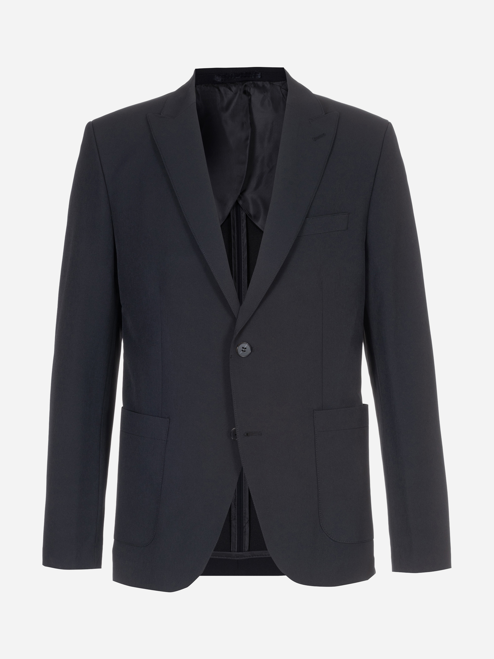 Ein schwarzer Einreiher-Blazer mit gekerbtem Revers, zwei aufgesetzten Pattentaschen vorne, einer Brusttasche und einem Ein-Knopf-Verschluss, präsentiert vor weißem Hintergrund.