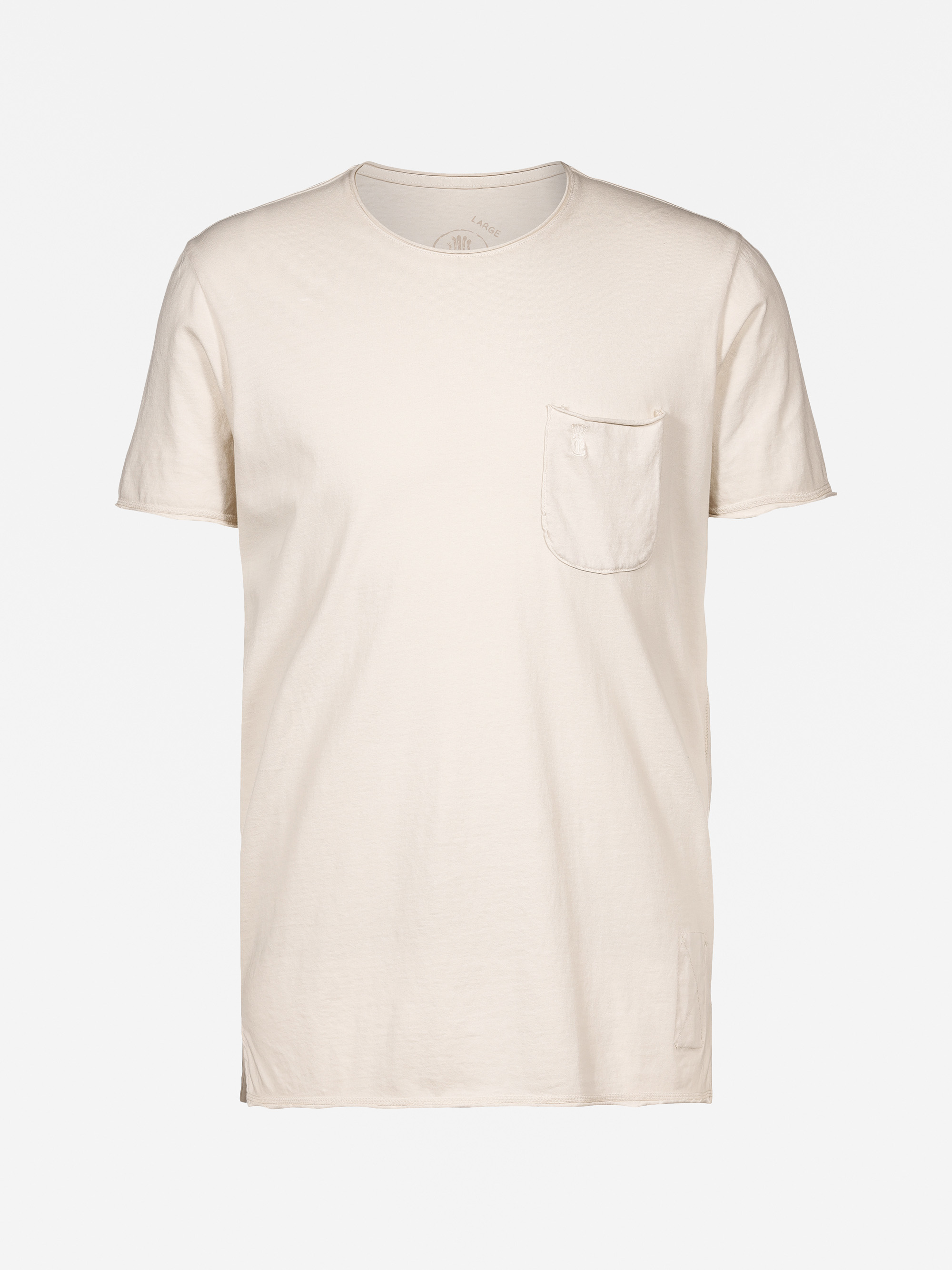 Ein schlichtes, kurzärmeliges, cremefarbenes T-Shirt mit Rundhalsausschnitt und einer kleinen Brusttasche auf der linken Seite auf weißem Hintergrund.