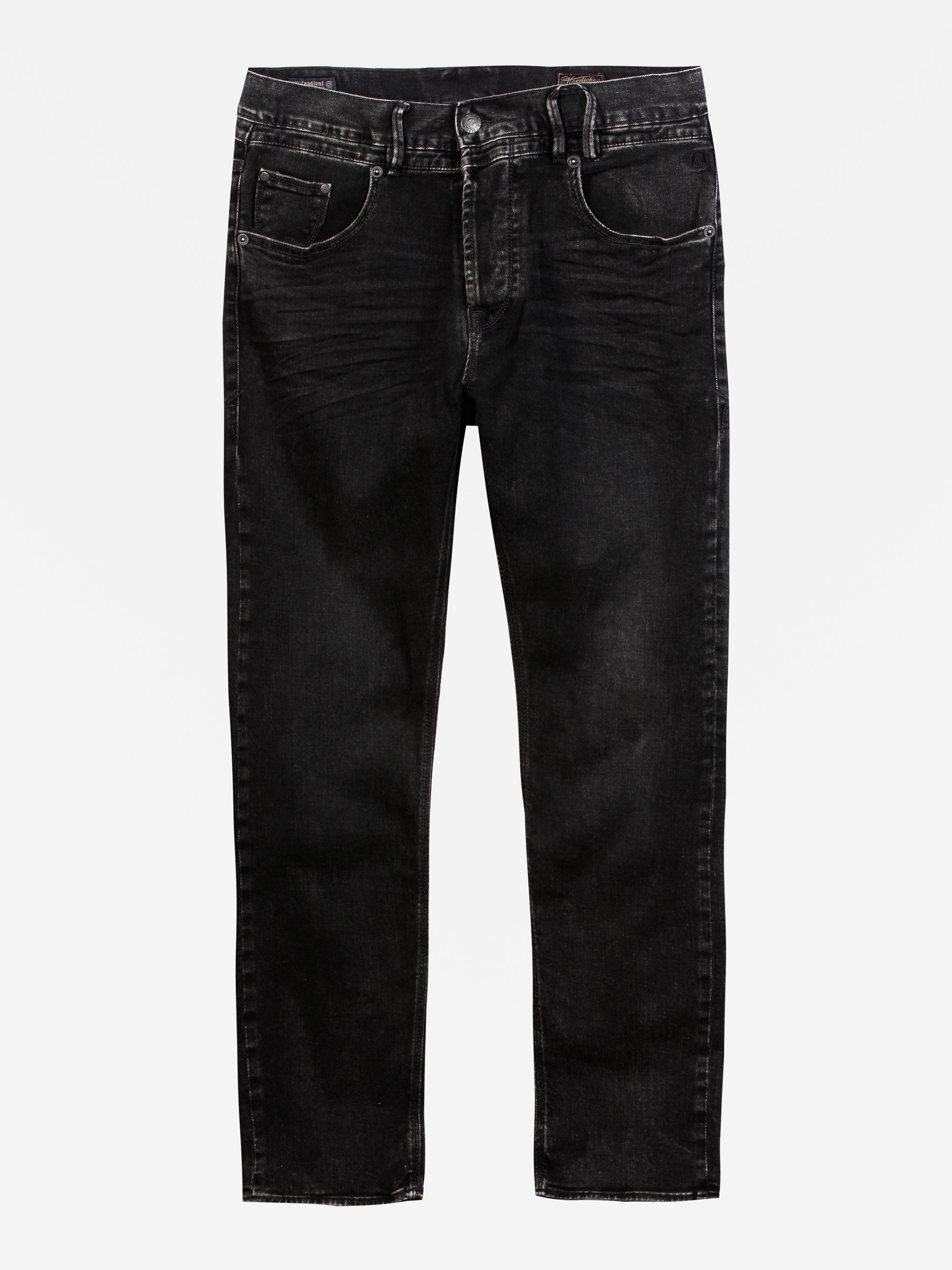 Schwarze Denim-Jeans mit klassischem Five-Pocket-Design, leicht ausgeblichenen Stellen an den Oberschenkeln und geradem Bein, flach auf weißem Grund.