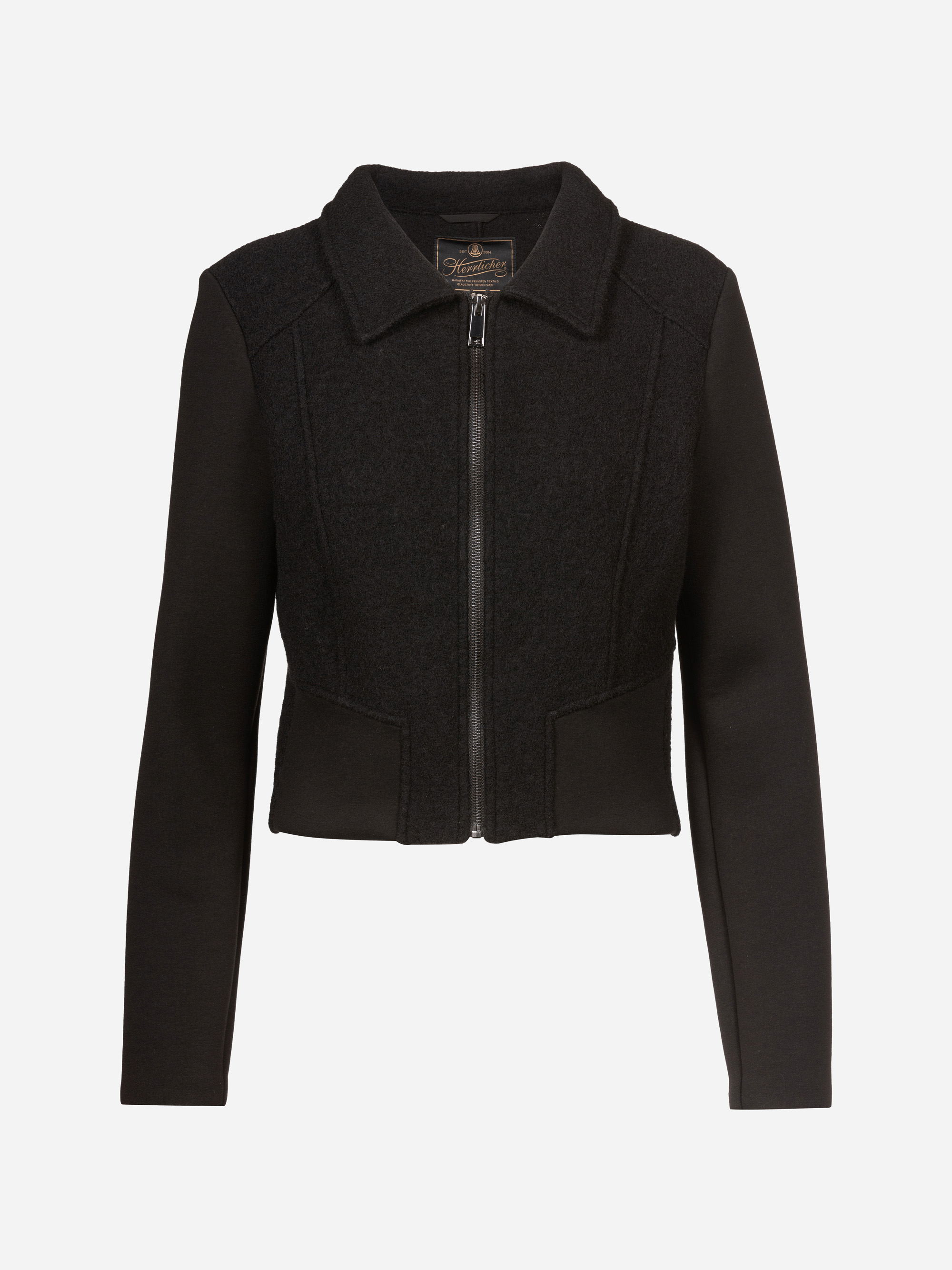 Schwarze, langärmelige Jacke mit Reißverschluss, Kragen, taillierten Nähten und verkürzter Passform auf weißem Hintergrund.
