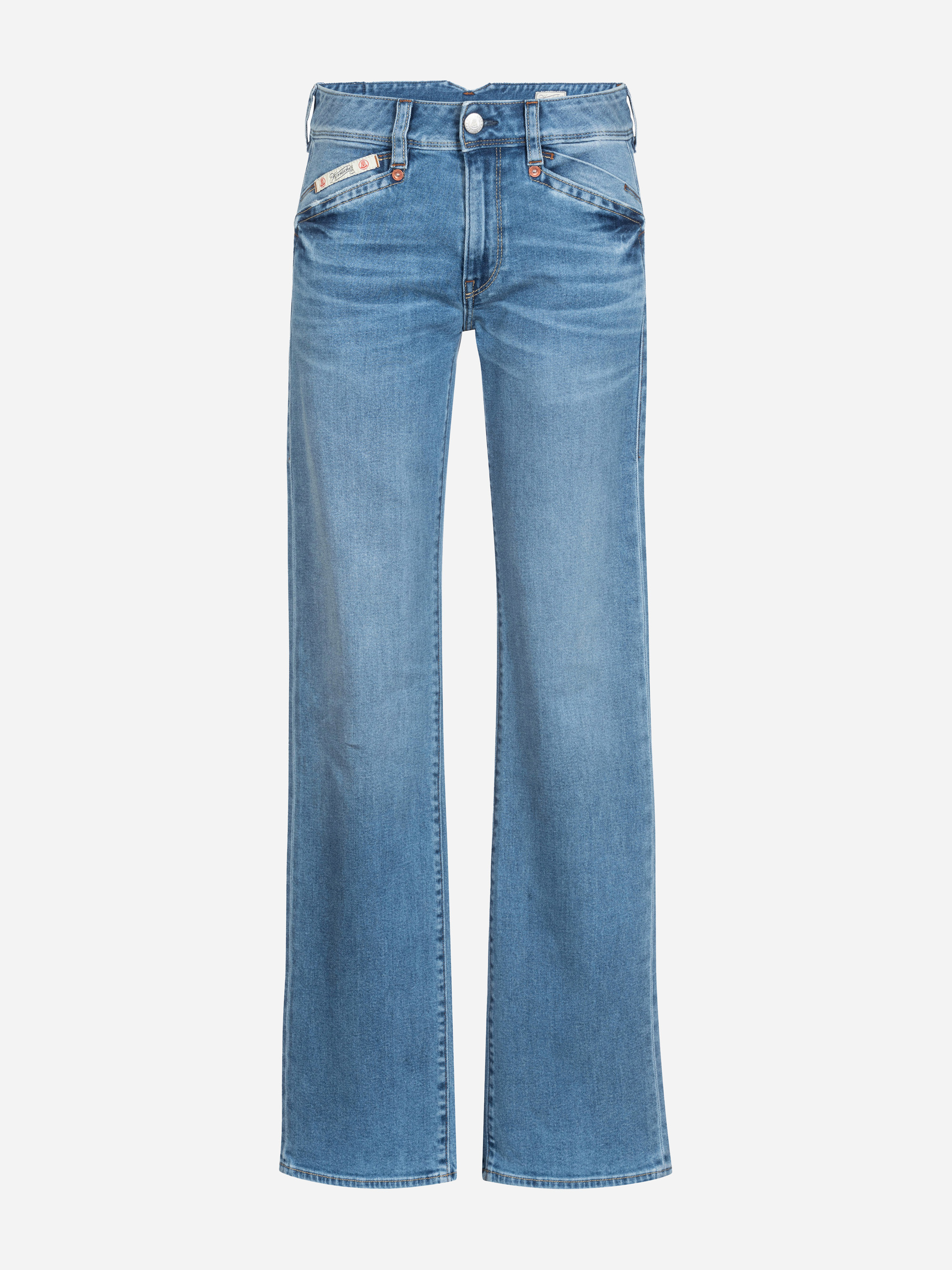 Hellblaue Jeans mit hoher Taille und weitem Bein, Vordertaschen, Gürtelschlaufen, Knopf und Reißverschluss, fotografiert auf weißem Hintergrund.