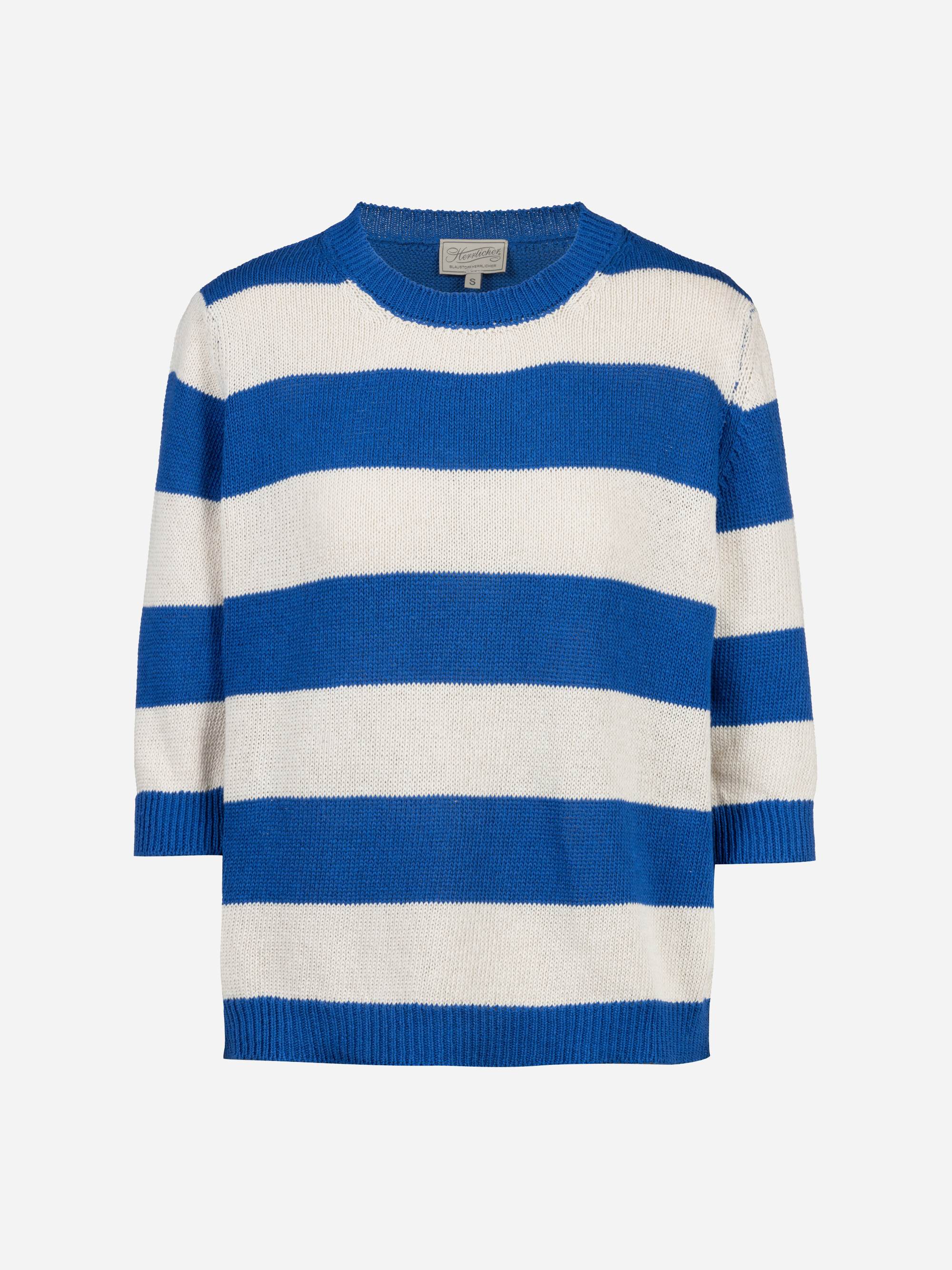 Ein blau-weißer, horizontal gestreifter, kurzärmeliger Strickpullover mit Rundhalsausschnitt, der vor einem schlichten weißen Hintergrund steht.