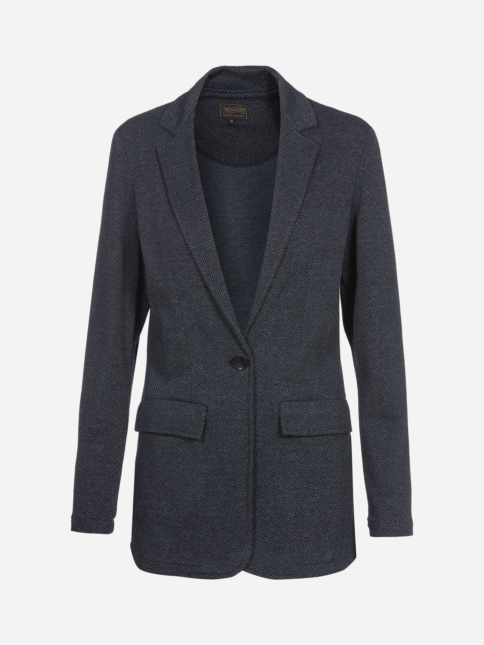 Ein dunkelgrauer, einreihiger Blazer mit gekerbtem Revers, einem Knopf vorne und zwei Klappentaschen vorne auf weißem Grund.