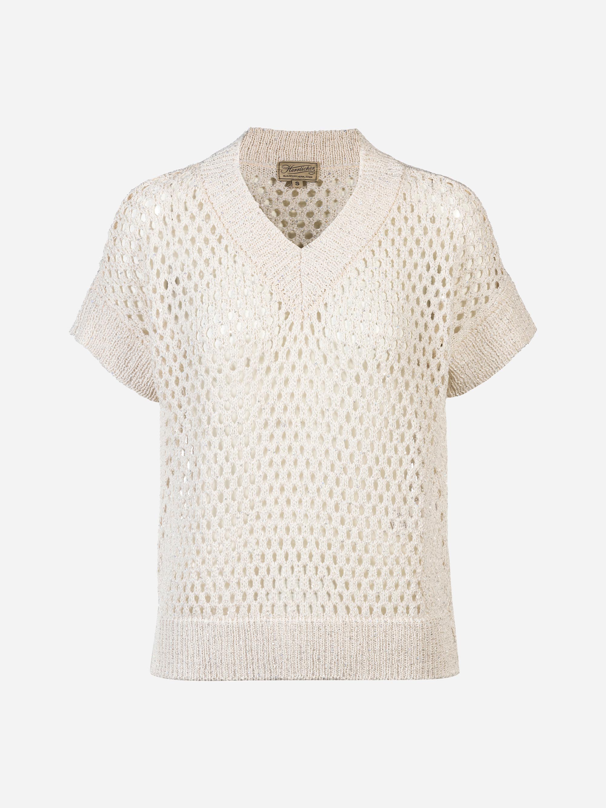 Elfenbeinfarbener Kurzarmpullover mit lockerem, offenem Strickmuster, V-Ausschnitt und gerippten Abschlüssen an Kragen, Ärmeln und Saum auf einfarbig weißem Grund.