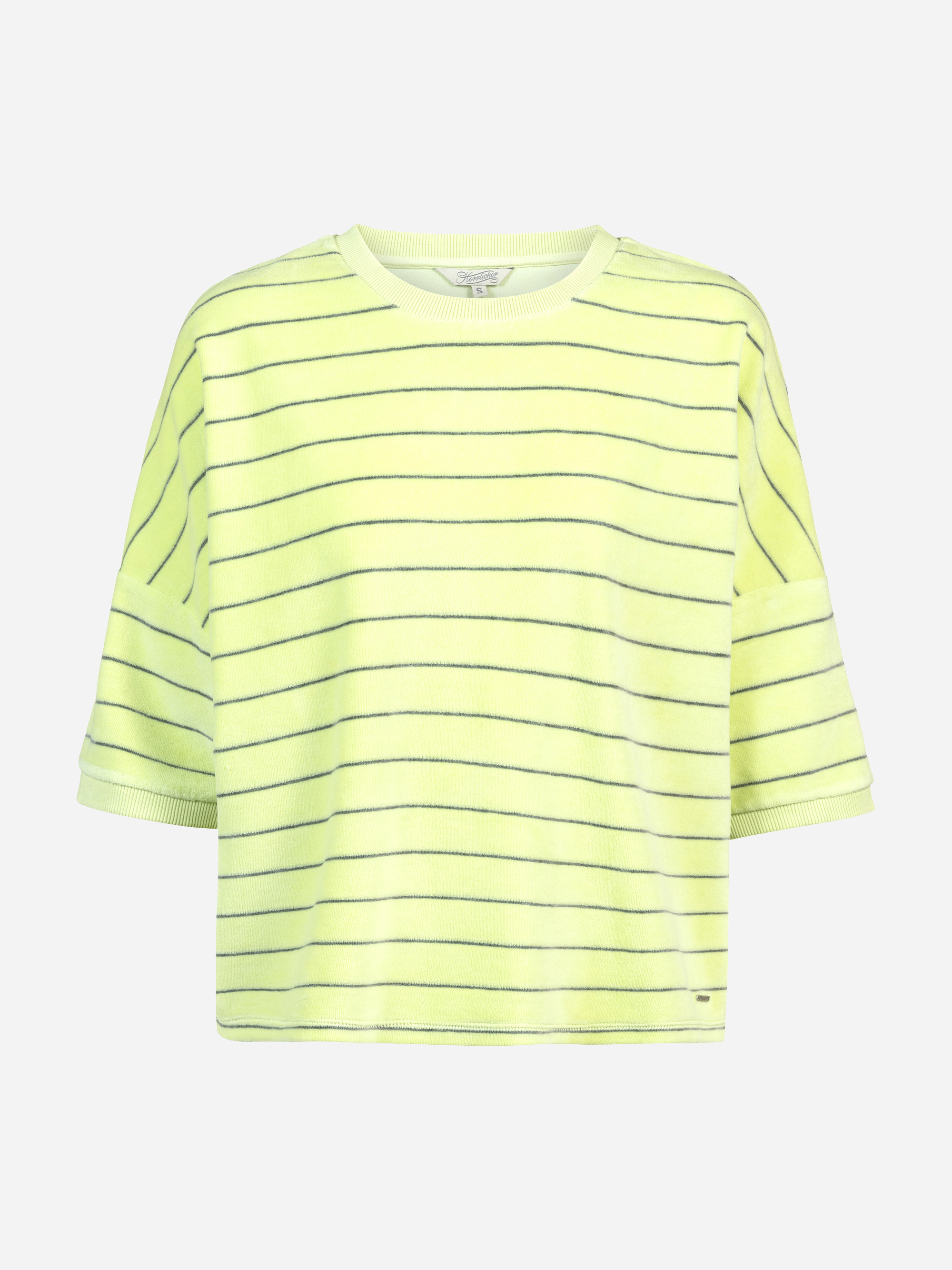 Ein locker sitzendes, kurzärmeliges, hellgelbes Oberteil mit dünnen, horizontalen, dunkelgrünen Streifen auf weißem Grund.