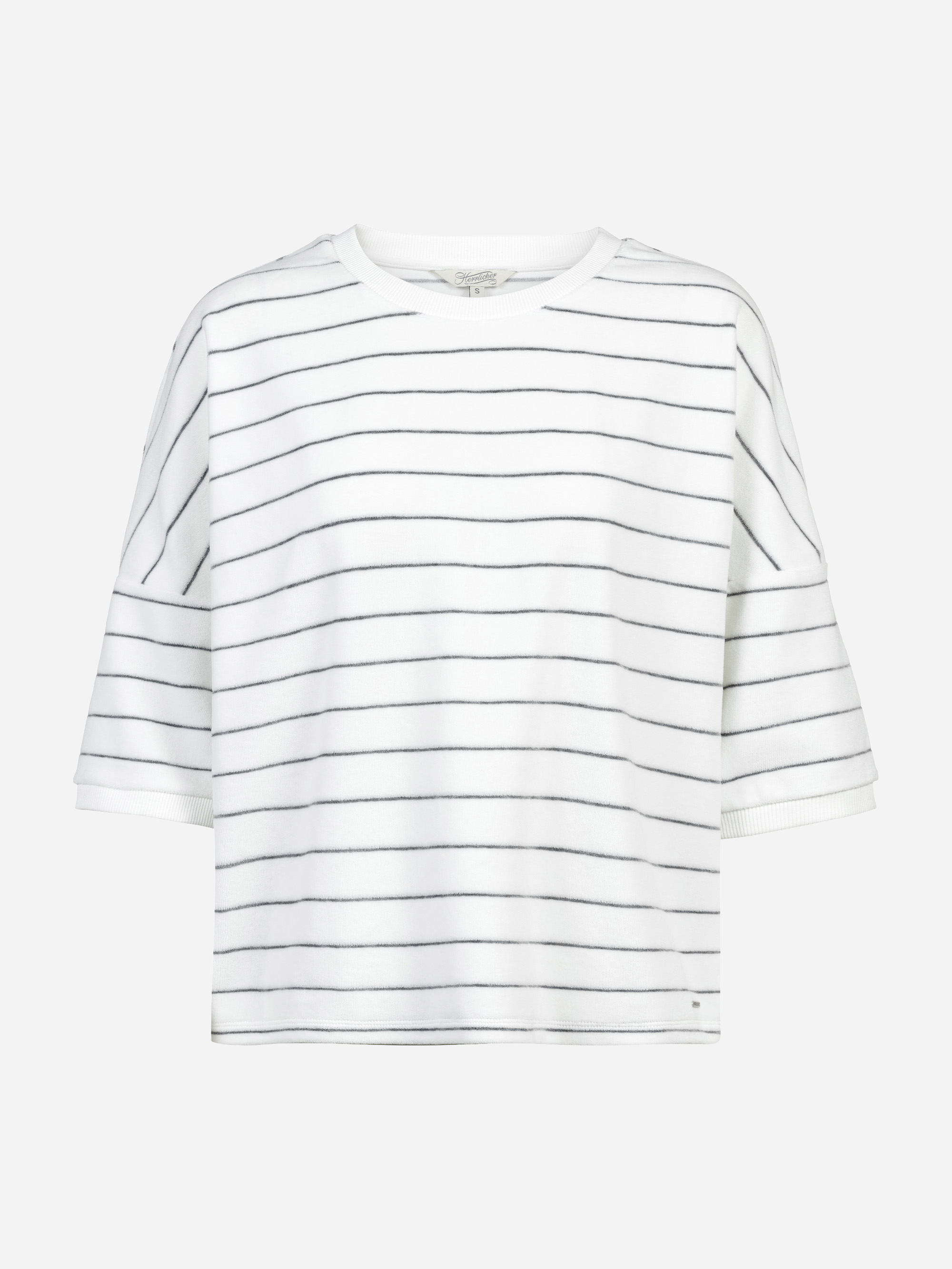 Ein weißes, locker sitzendes, kurzärmeliges Hemd mit dünnen schwarzen Querstreifen, die gleichmäßig über den Stoff verteilt sind. Das Shirt hat einen Rundhalsausschnitt und einen lockeren, lässigen Stil.