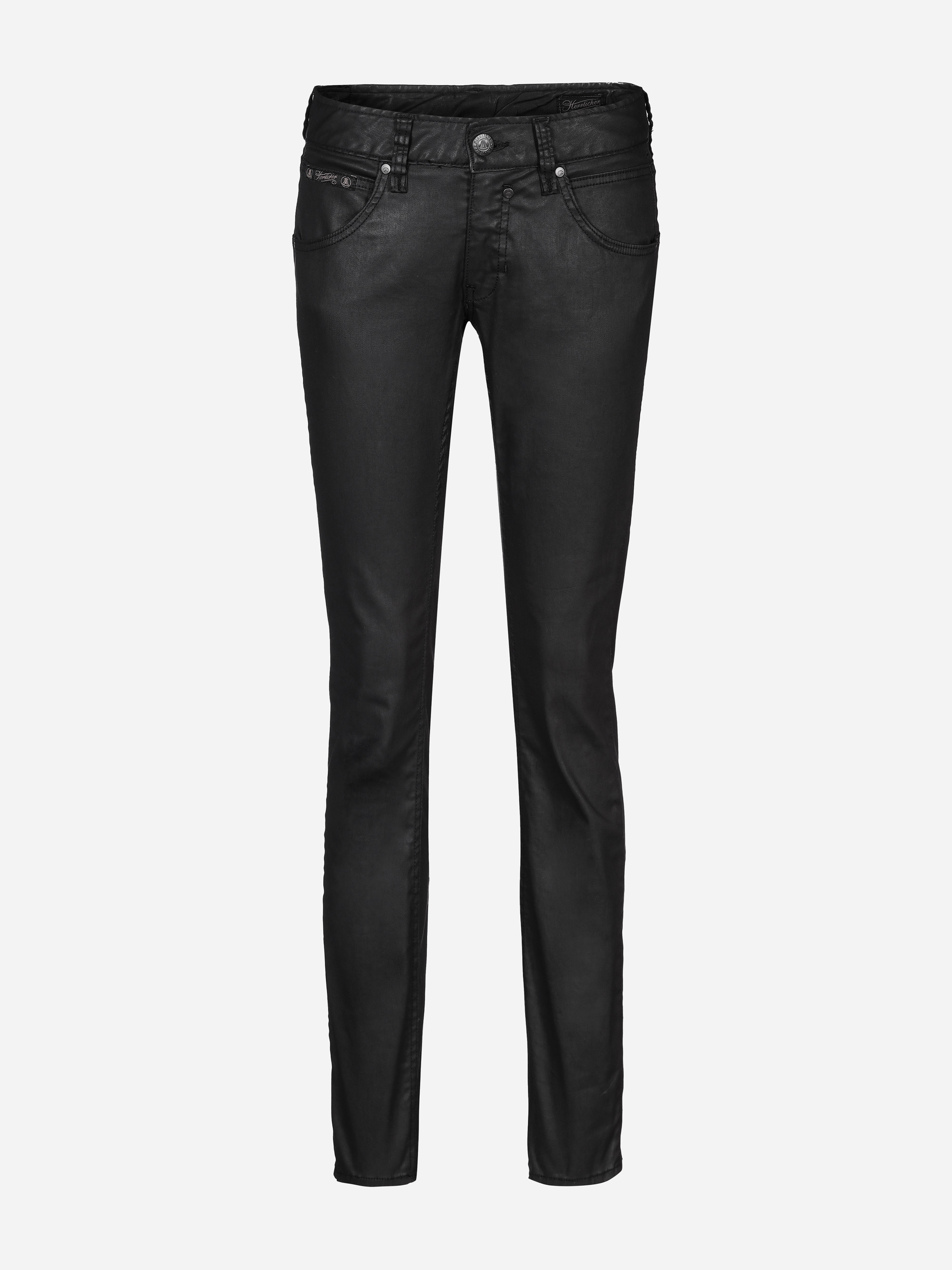 Schwarze Slim-Fit-Jeans mit Knopf- und Reißverschluss, Vorder- und Gesäßtaschen auf einfarbig weißem Hintergrund.