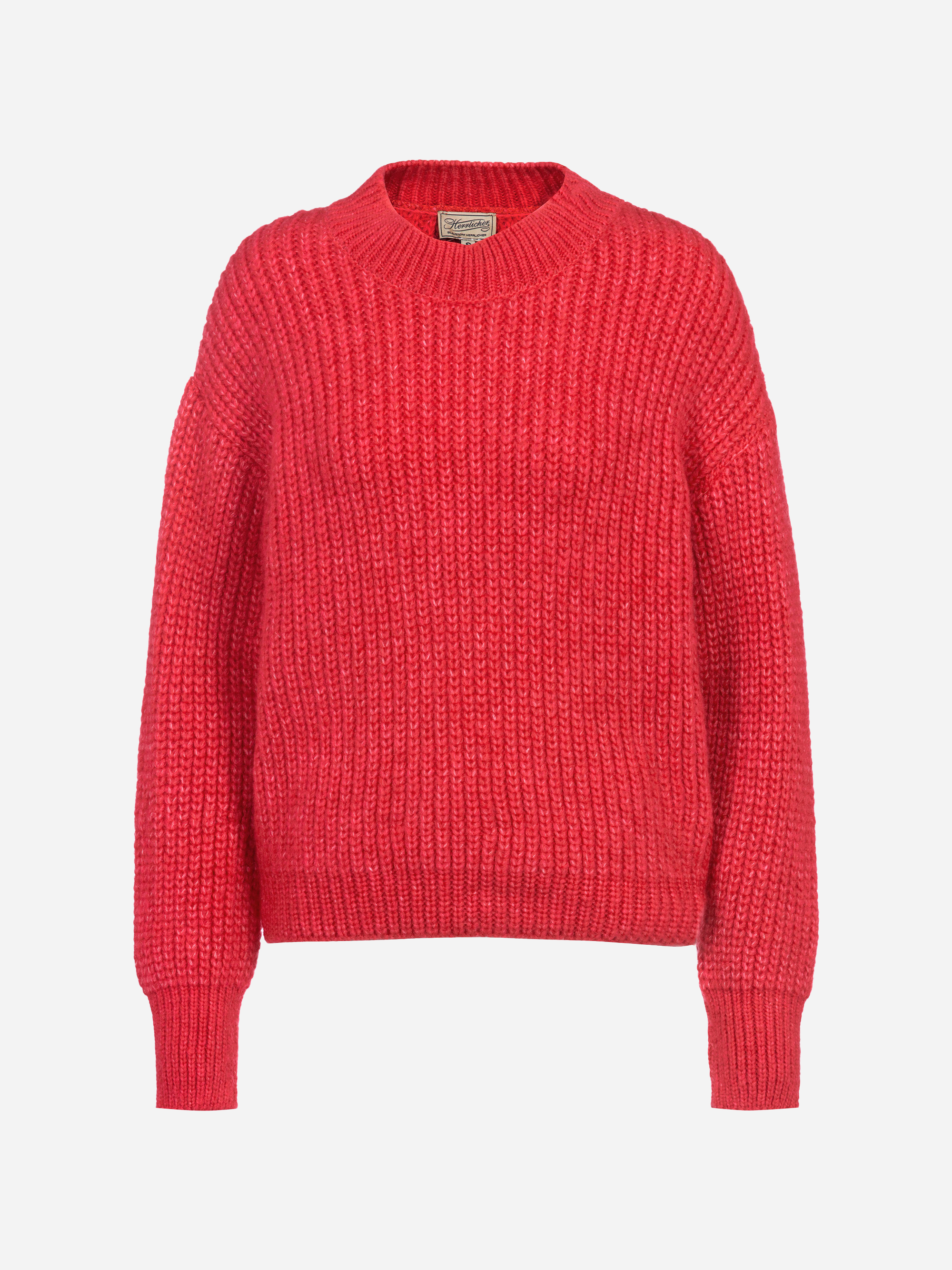 Ein leuchtend roter, grob gestrickter Pullover mit langen Ärmeln, geripptem Rundhalsausschnitt, Bündchen und Saum auf einem schlichten weißen Hintergrund.