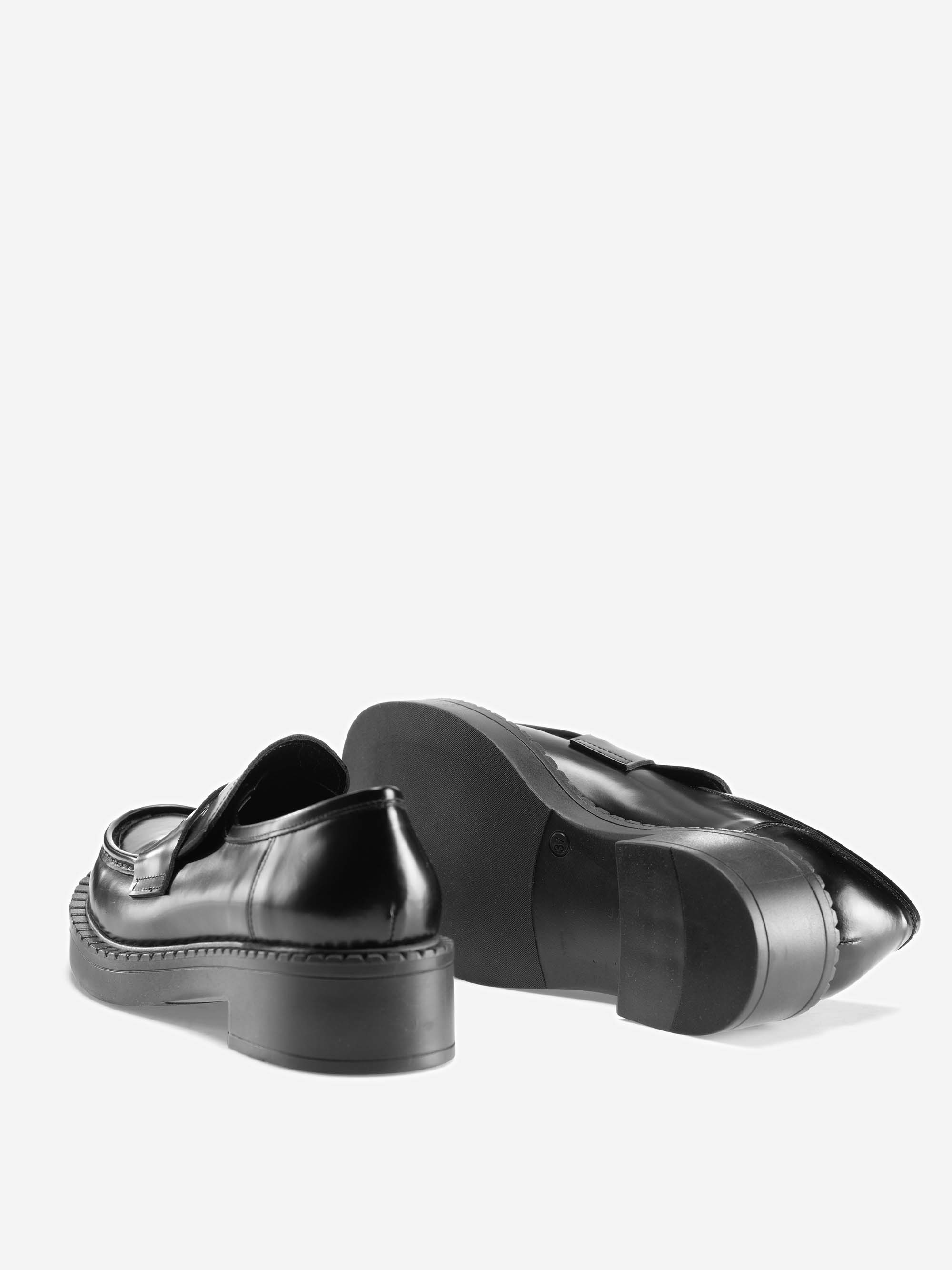 Model THE CITY LOAFER