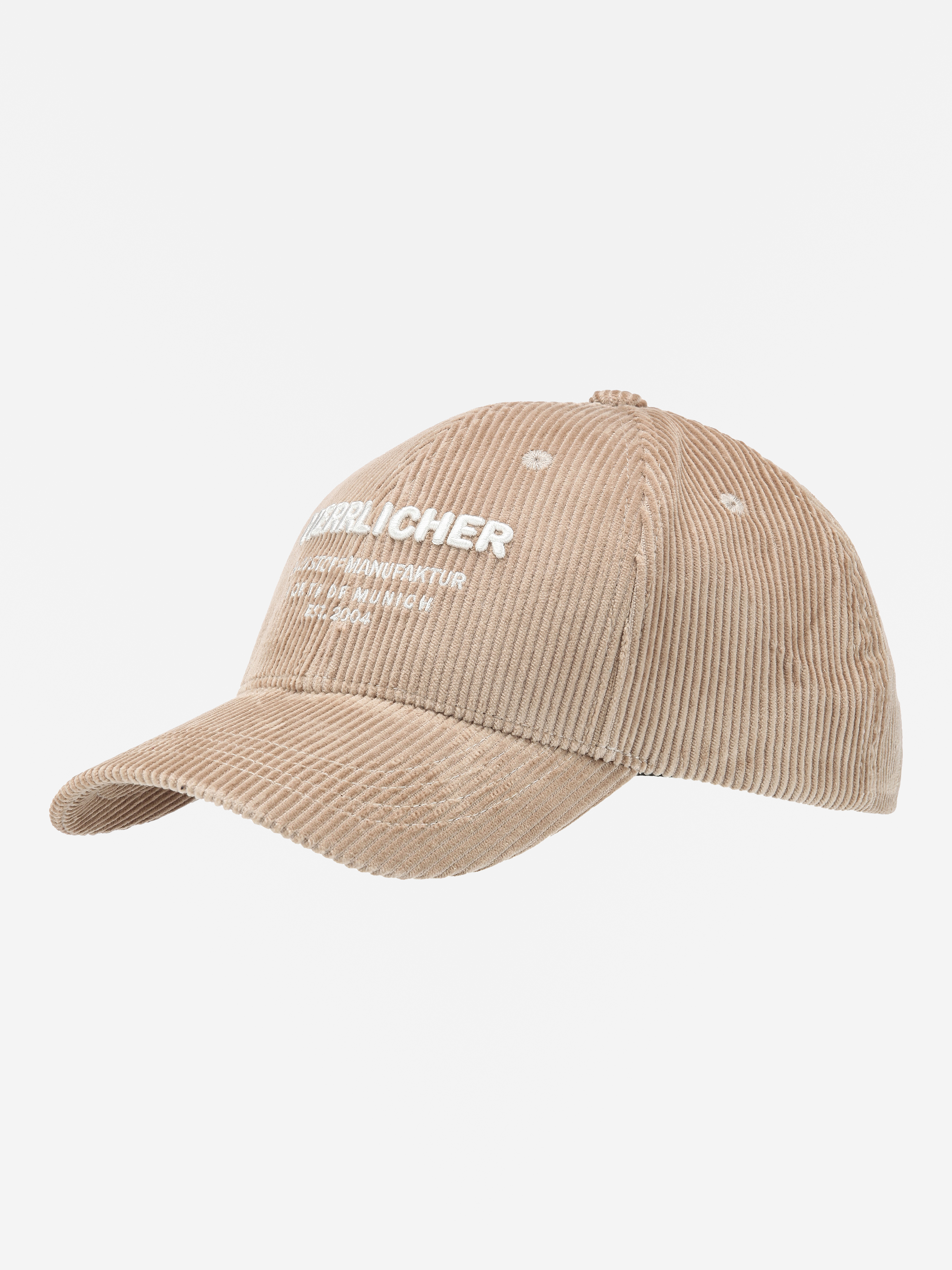 Eine beigefarbene Cord-Baseballmütze mit weißem gesticktem Text auf der Vorderseite, von vorne links gesehen, vor einem schlichten weißen Hintergrund.