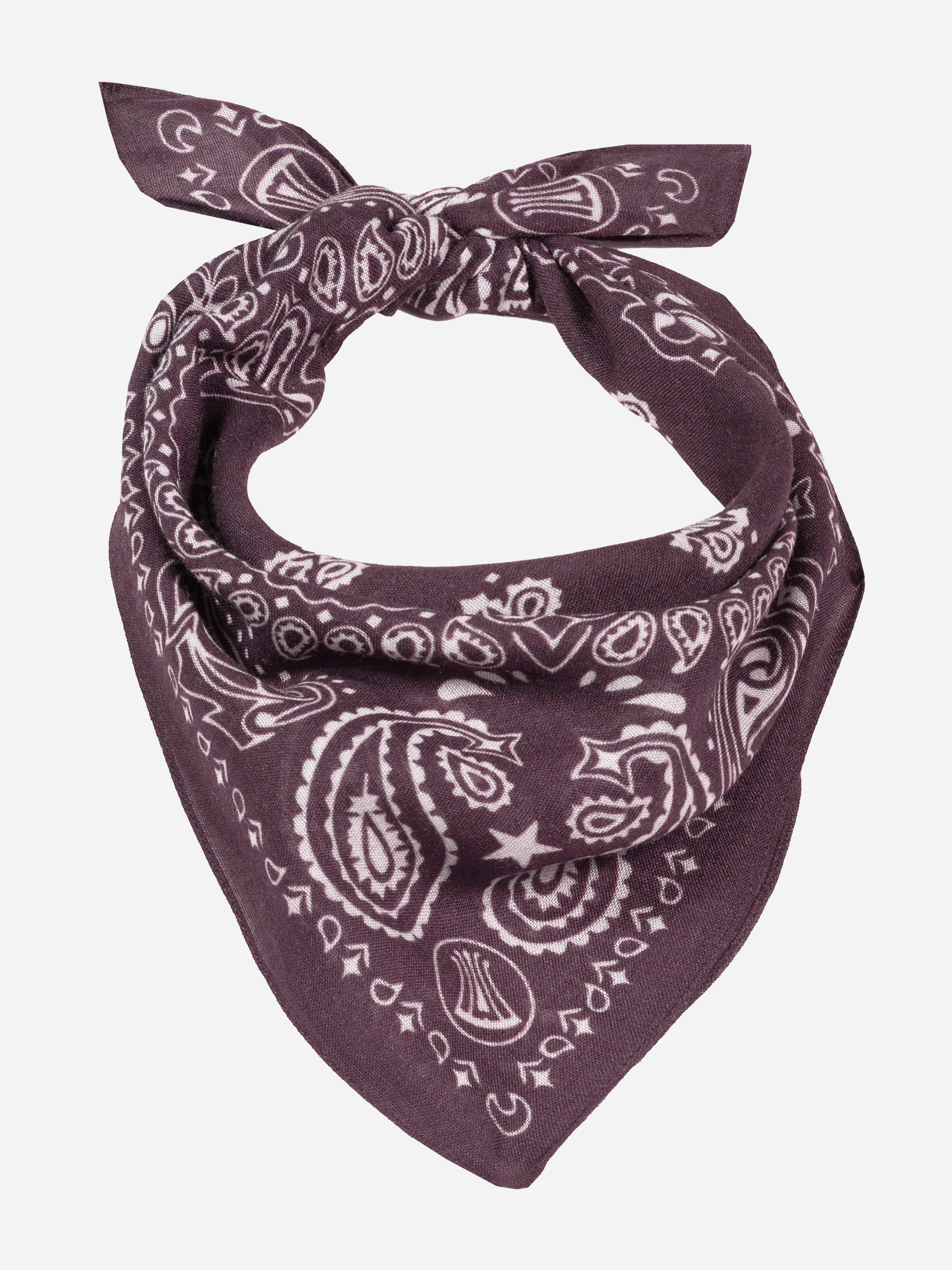 Ein kastanienbraunes Bandana mit weißen Paisley-Mustern ist zu einem Knoten gebunden, sodass es eine dreieckige Form bildet. Das Bandana ist vor einem schlichten weißen Hintergrund abgebildet.