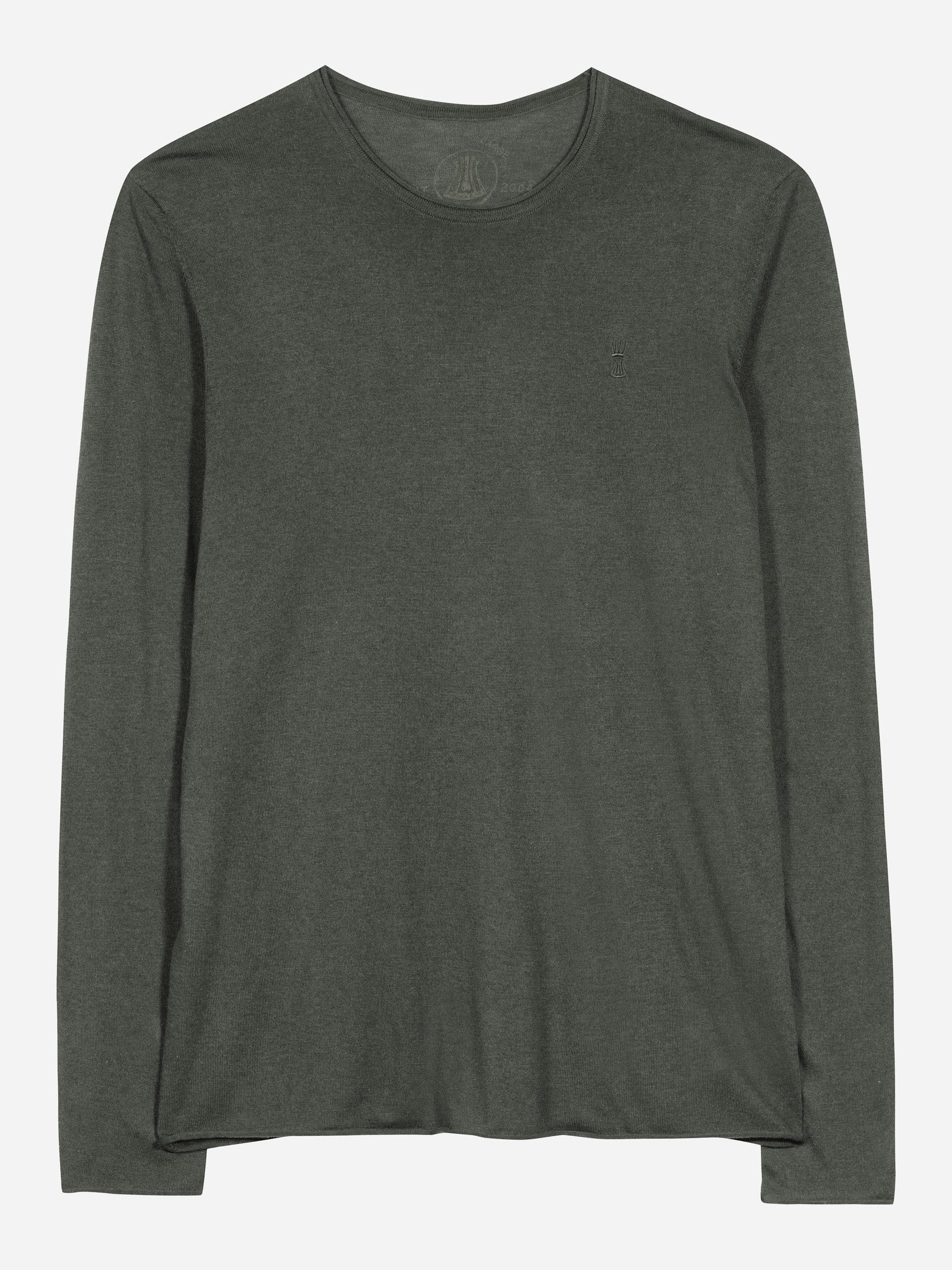 Ein einfaches, langärmeliges T-Shirt mit Rundhalsausschnitt in dunklem Olivgrün, flach auf weißem Hintergrund.