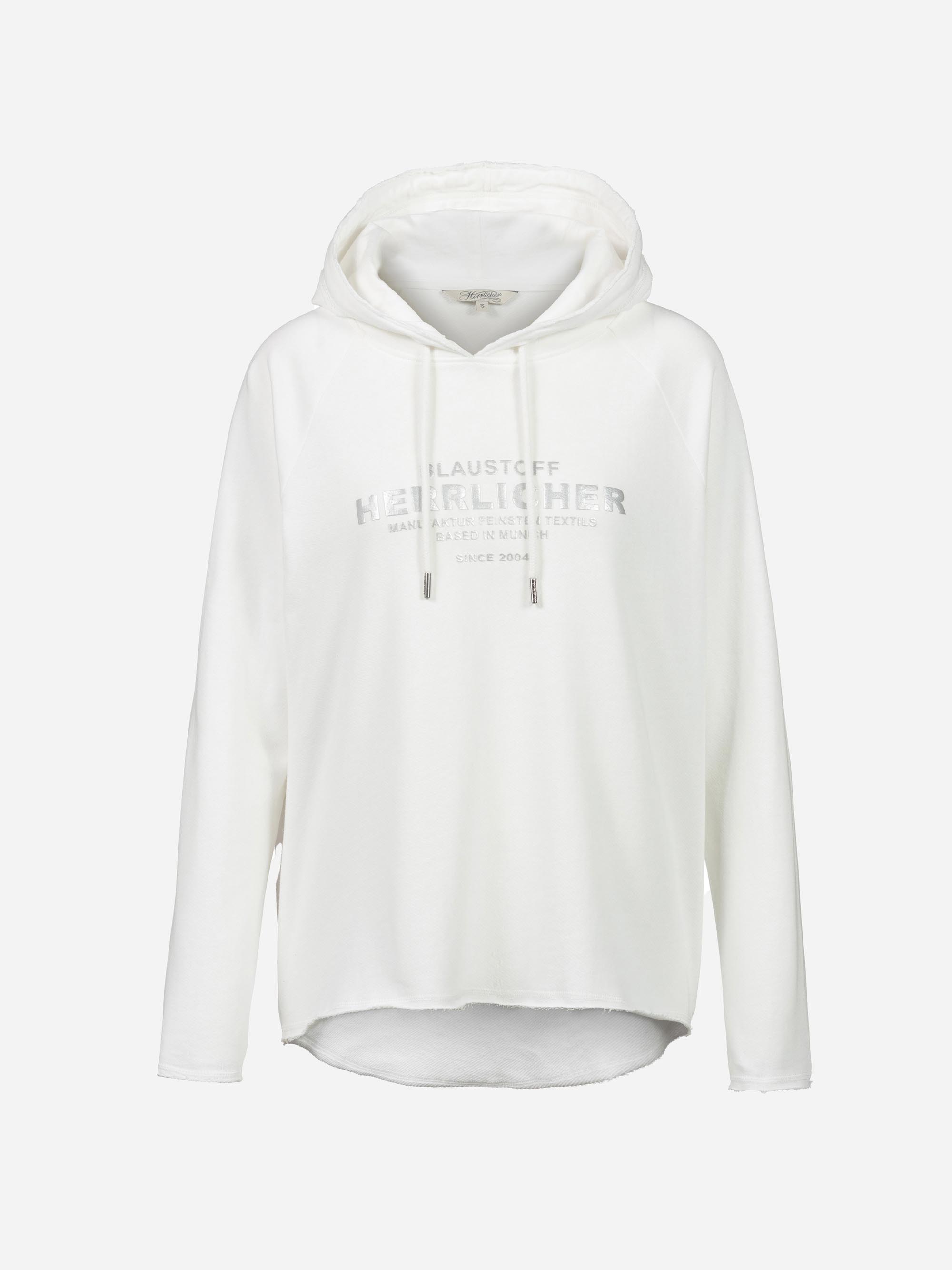 Ein weißes Kapuzensweatshirt mit langen Ärmeln, Kordelzug und dezentem grauen Text auf der Vorderseite. Der Saum ist leicht abgerundet und der Stoff wirkt weich und leicht.