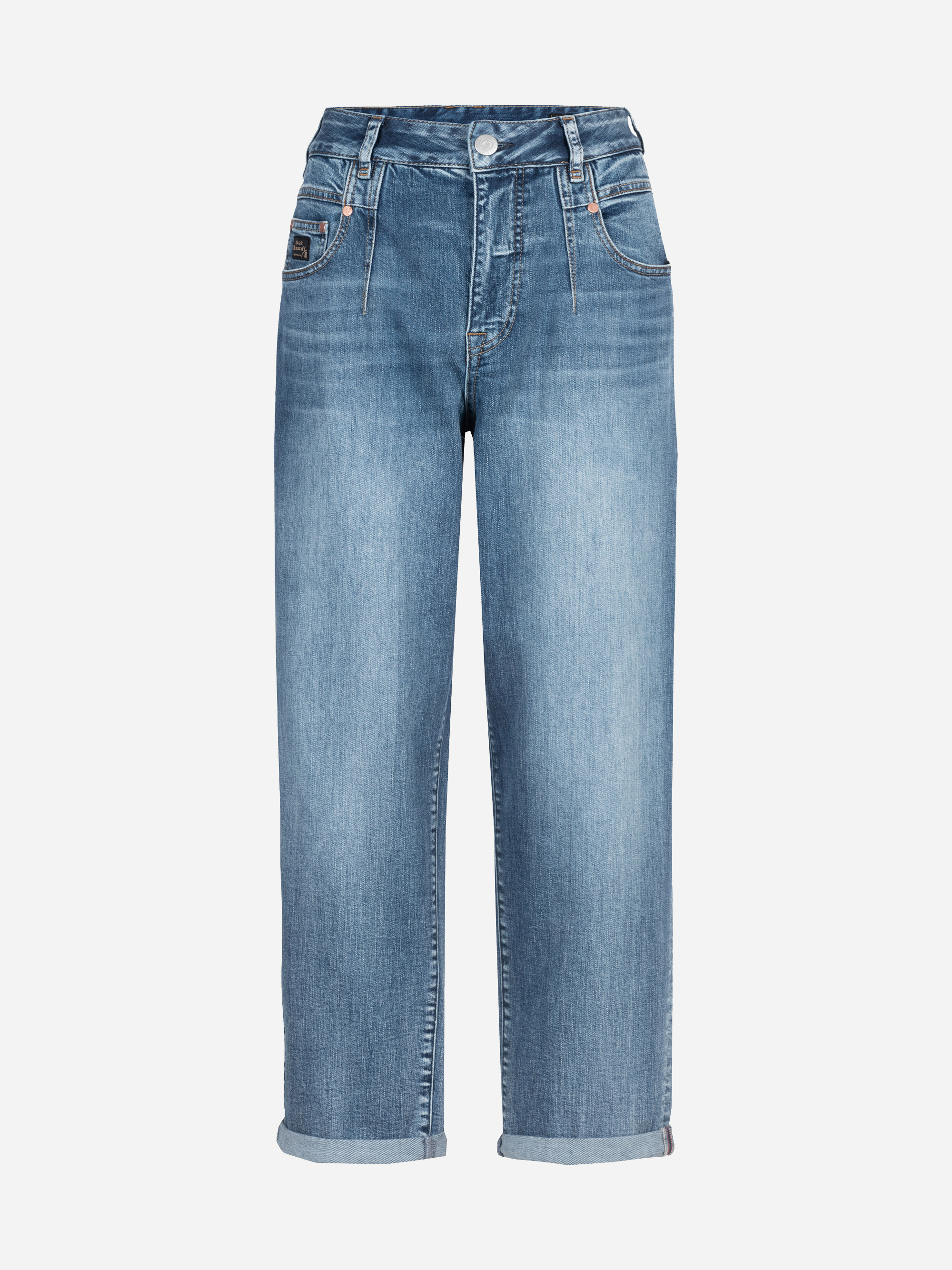 Hellblaue Jeans mit geradem Bein, hoher Taille, Knopf- und Reißverschluss, Vorder- und Gesäßtaschen sowie umgeschlagenen Säumen an den Knöcheln, präsentiert vor einem schlichten weißen Hintergrund.
