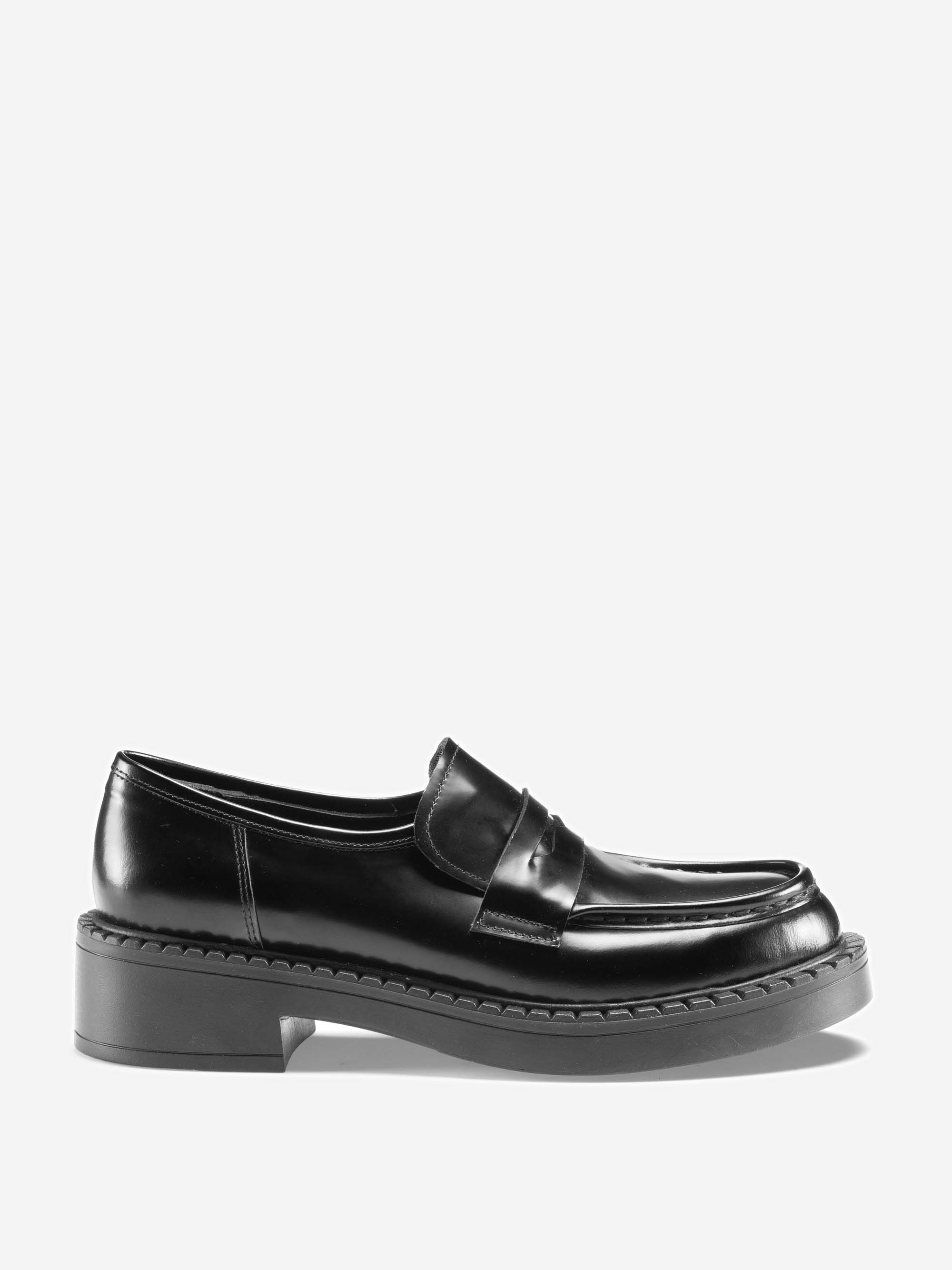 Model THE CITY LOAFER