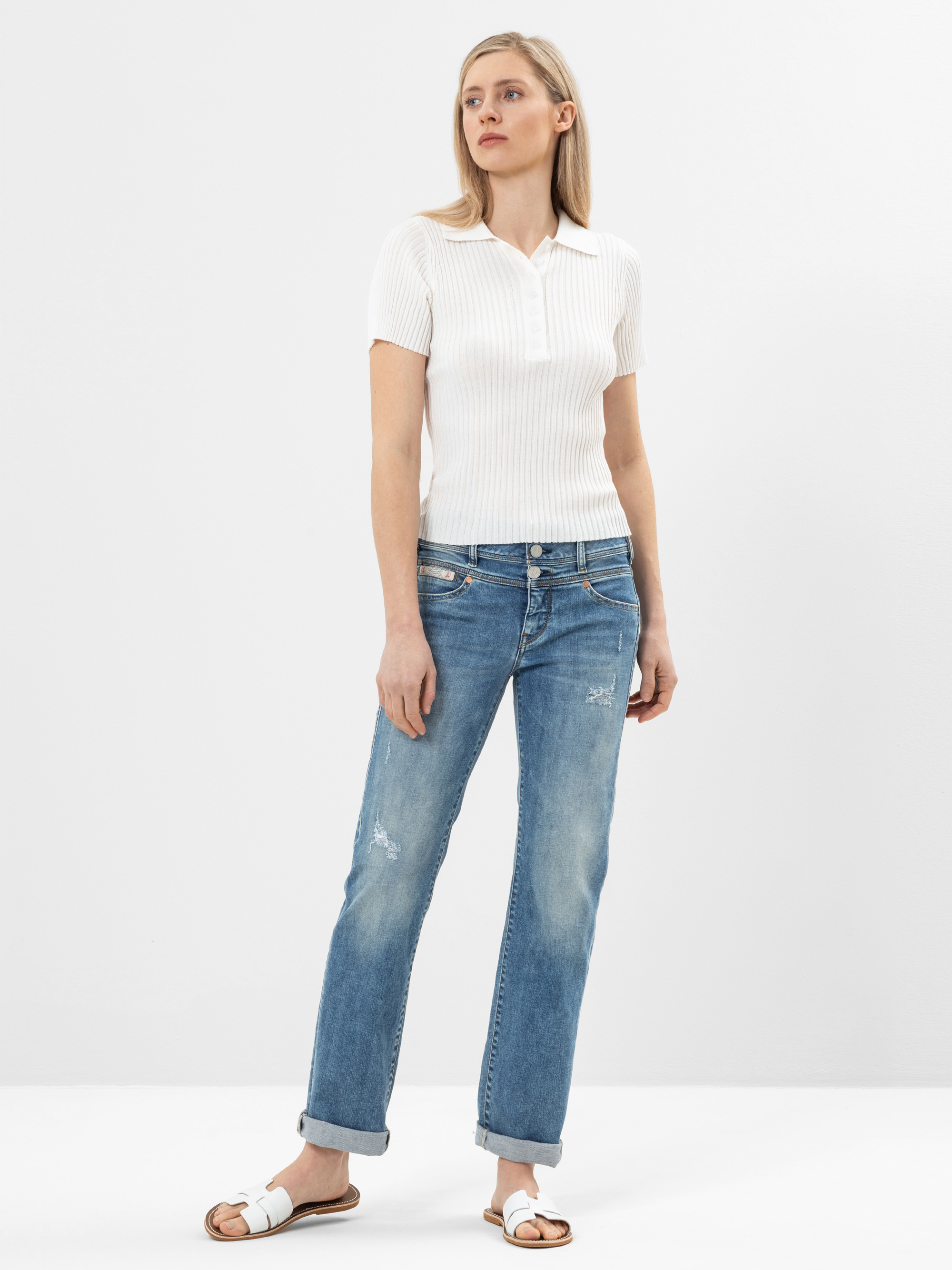 Modell Raya New Straight