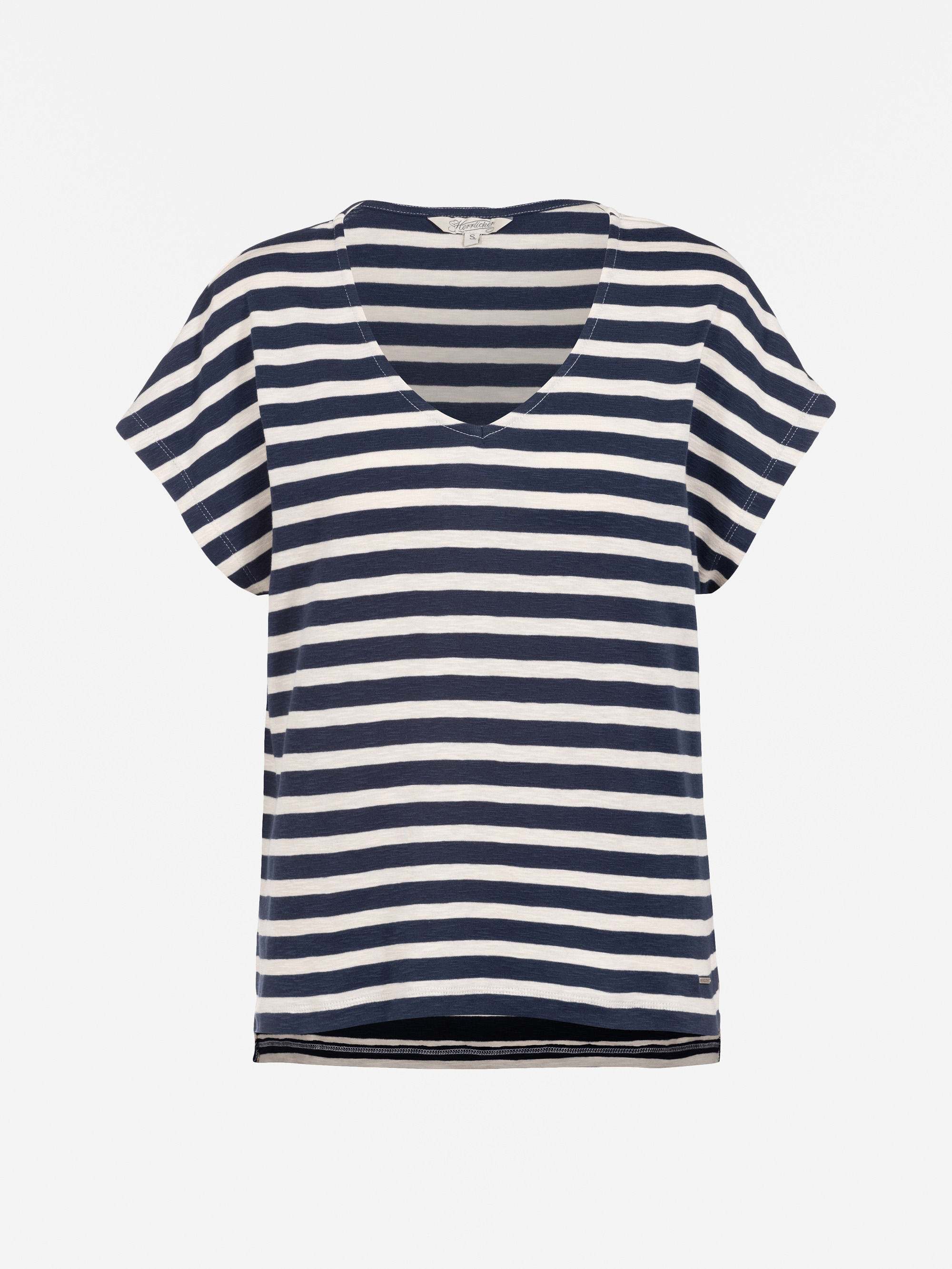 Kurzärmeliges, marineblau-weißes, horizontal gestreiftes T-Shirt mit V-Ausschnitt auf einfarbig weißem Hintergrund.