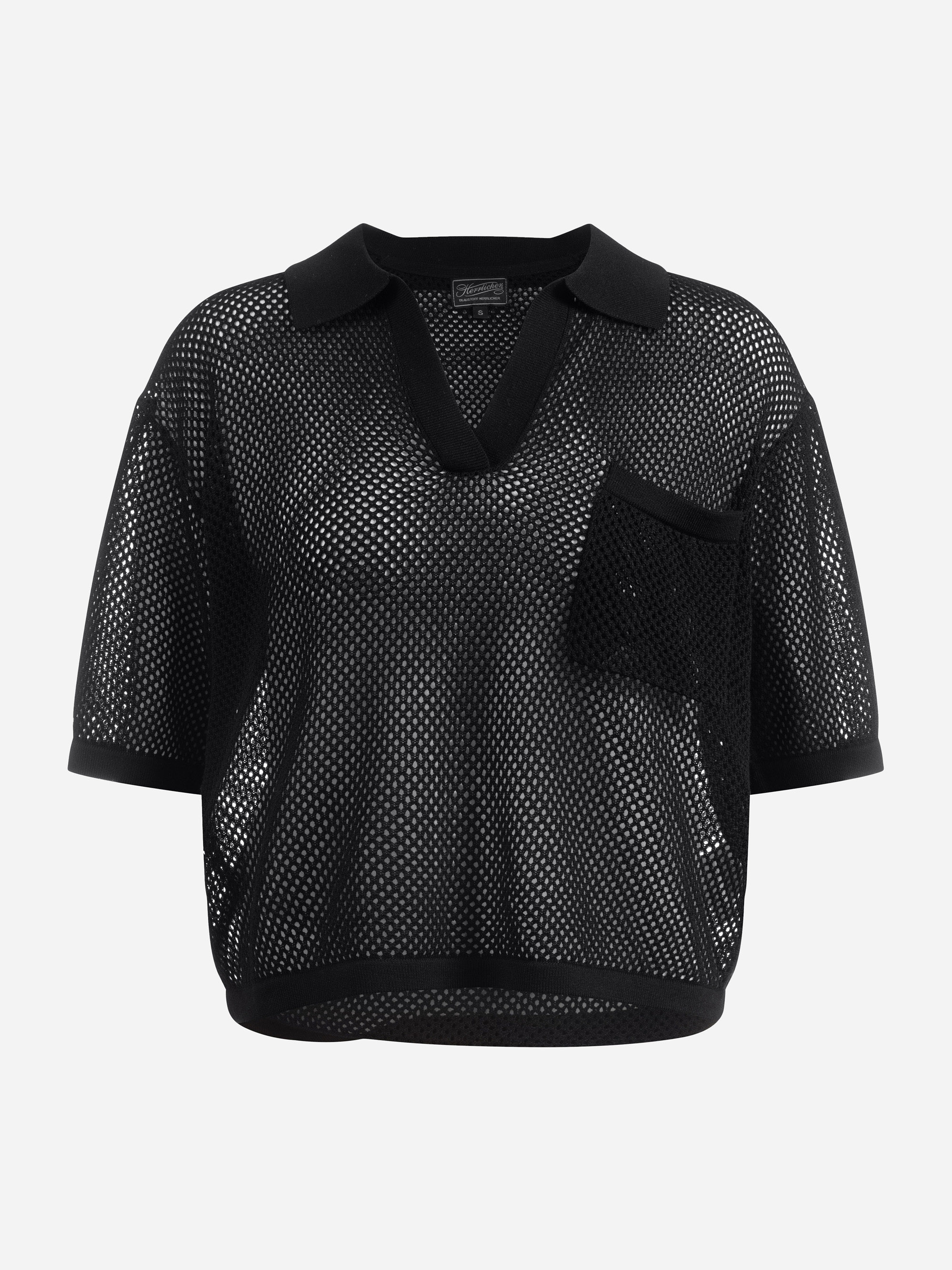 Schwarzes kurzärmeliges Netzhemd mit Kragen, V-Ausschnitt, einer Brusttasche und lockerer Passform. Der Stoff ist durchsichtig und hat ein netzartiges Muster.