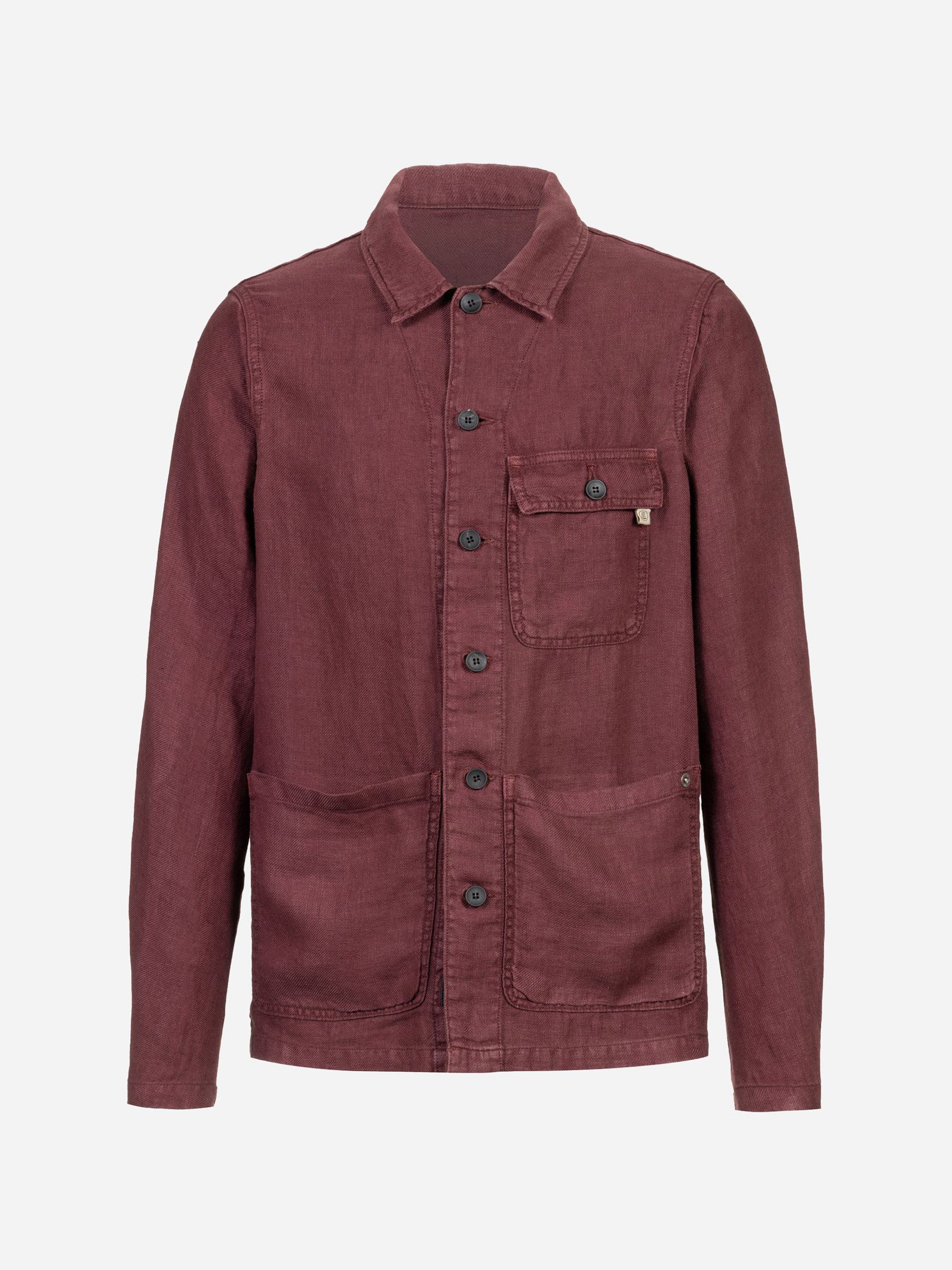 Eine kastanienbraune Jacke zum Aufknöpfen mit Kragen, einer Brusttasche mit geknöpfter Klappe und zwei großen Taschen auf der Vorderseite, dargestellt auf einem schlichten weißen Hintergrund.