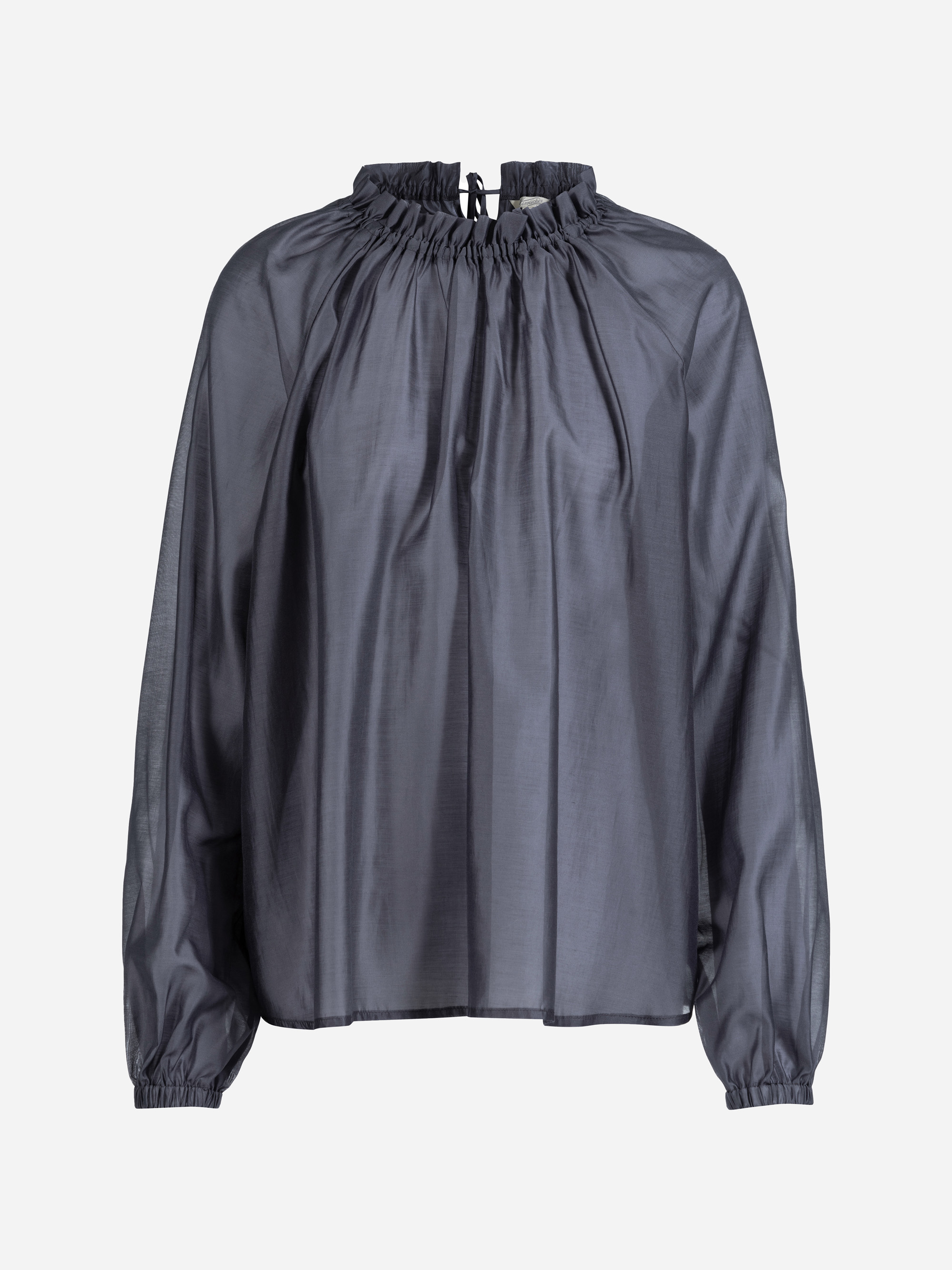 Durchsichtige, langärmelige Bluse in Dunkelgrau mit lockerer Passform, gerüschtem hohen Ausschnitt und Kordelzug im Nacken. Der Stoff wirkt leicht und leicht transparent.