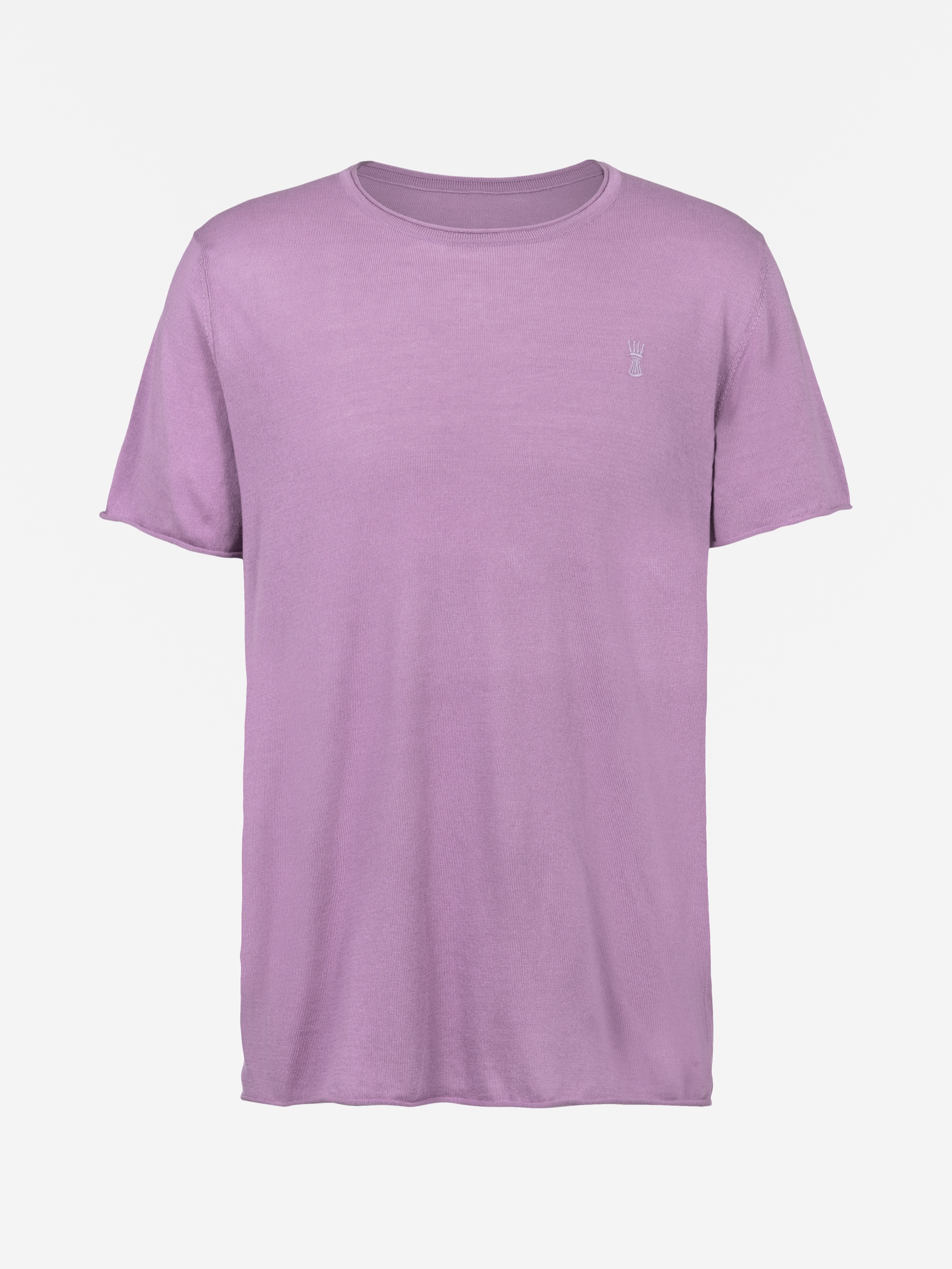 Ein schlichtes, kurzärmeliges lavendelfarbenes T-Shirt mit Rundhalsausschnitt und einem kleinen, dezenten Logo auf der linken Brust auf weißem Hintergrund.