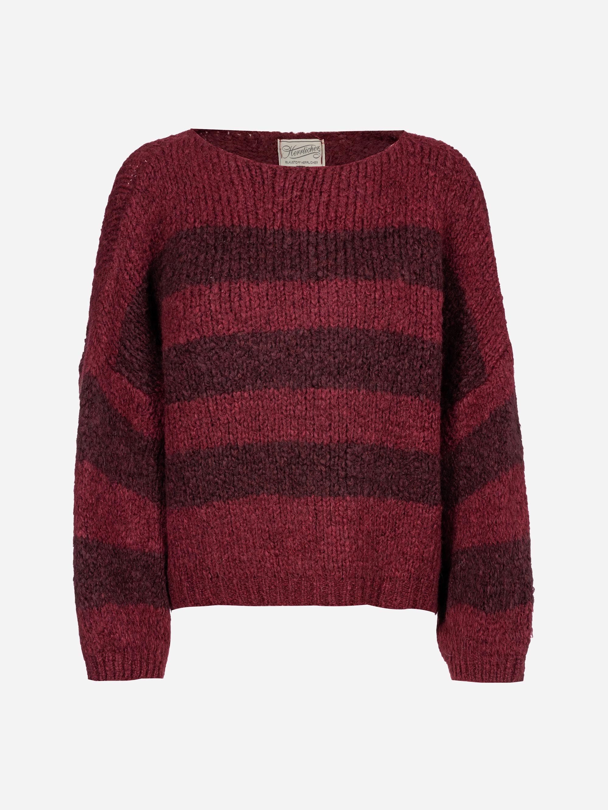 Ein kastanienbrauner und dunkelroter gestreifter Strickpullover mit langen Ärmeln und rundem Halsausschnitt, der auf einem schlichten weißen Hintergrund abgebildet ist.