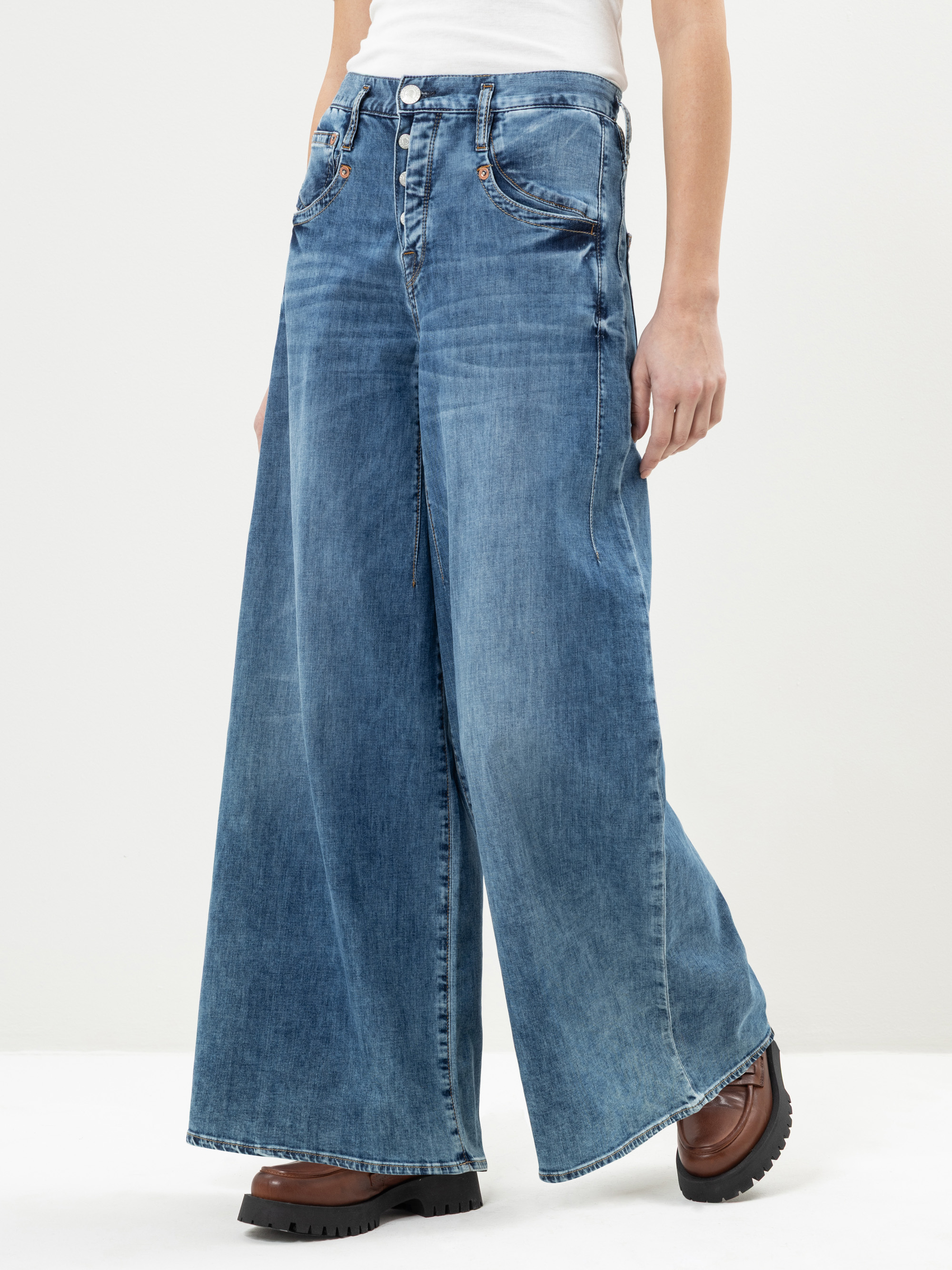 Modell Shyra Palazzo