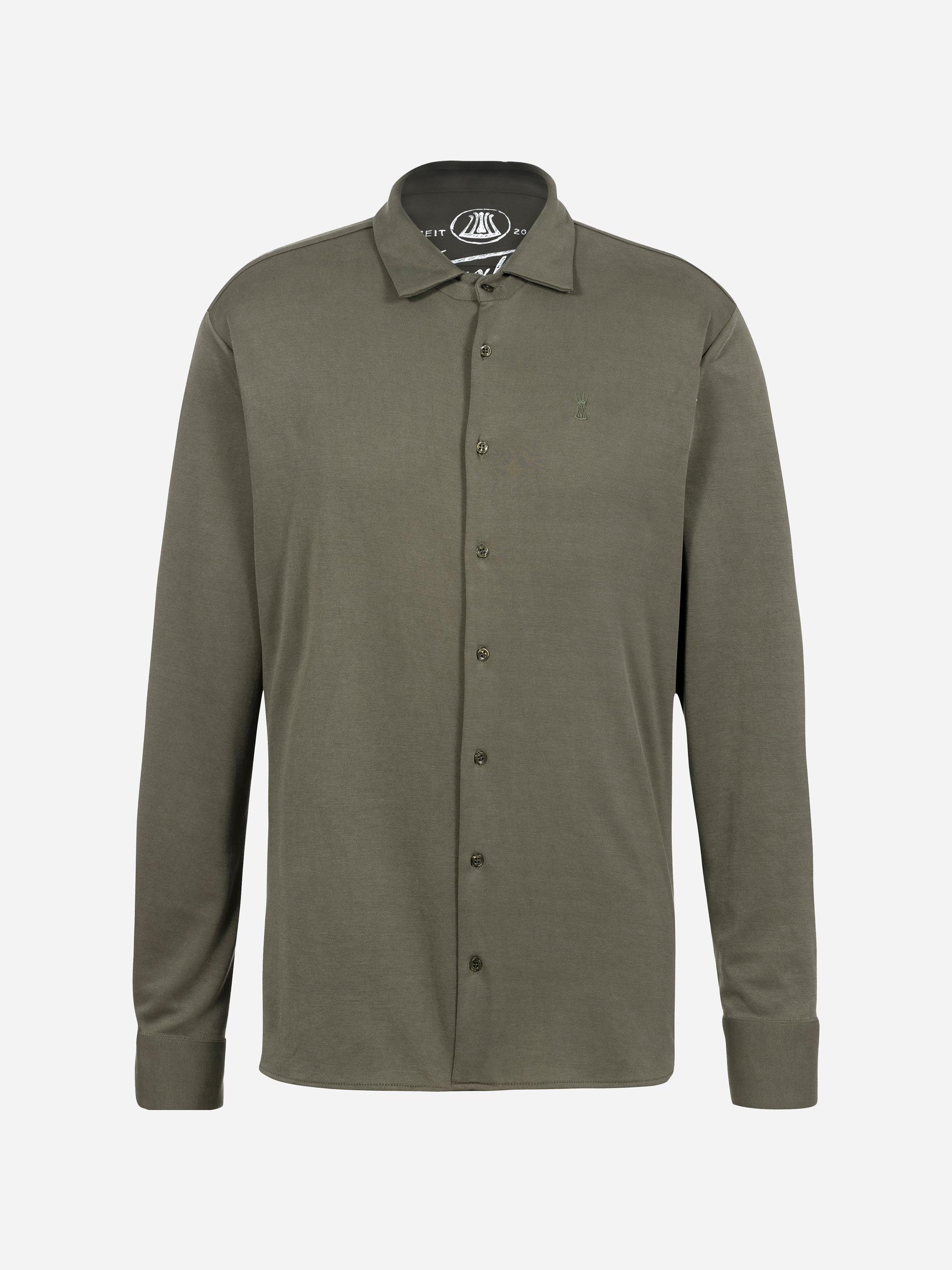 Ein langärmeliges, olivgrünes Hemd mit Knopfleiste und Kragen, das vor einem schlichten weißen Hintergrund steht.