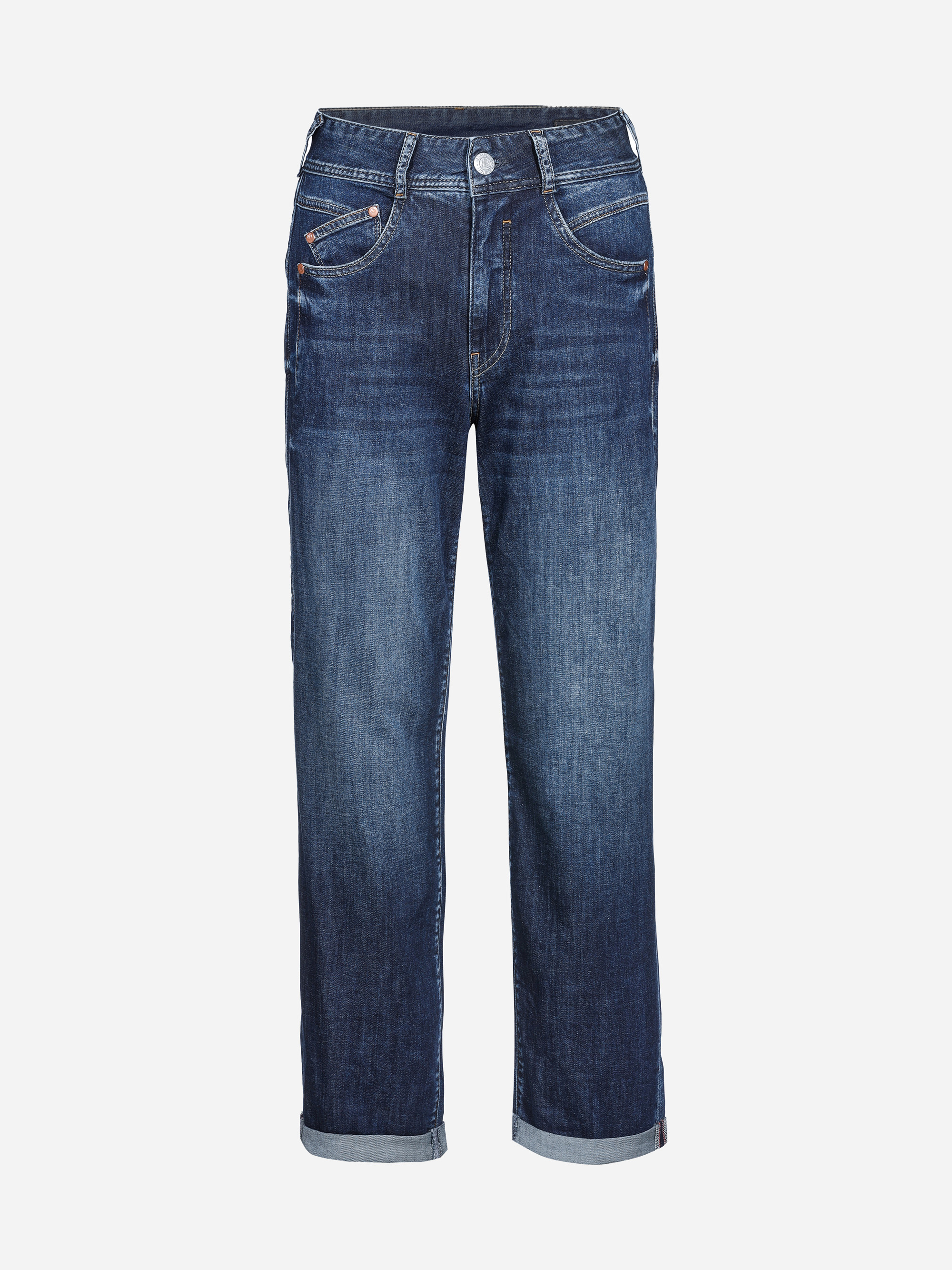 Eine blaue Jeans mit geradem Bein, gekrempelten Bündchen, klassischem Five-Pocket-Design und leicht verblichenem, abgenutztem Look.