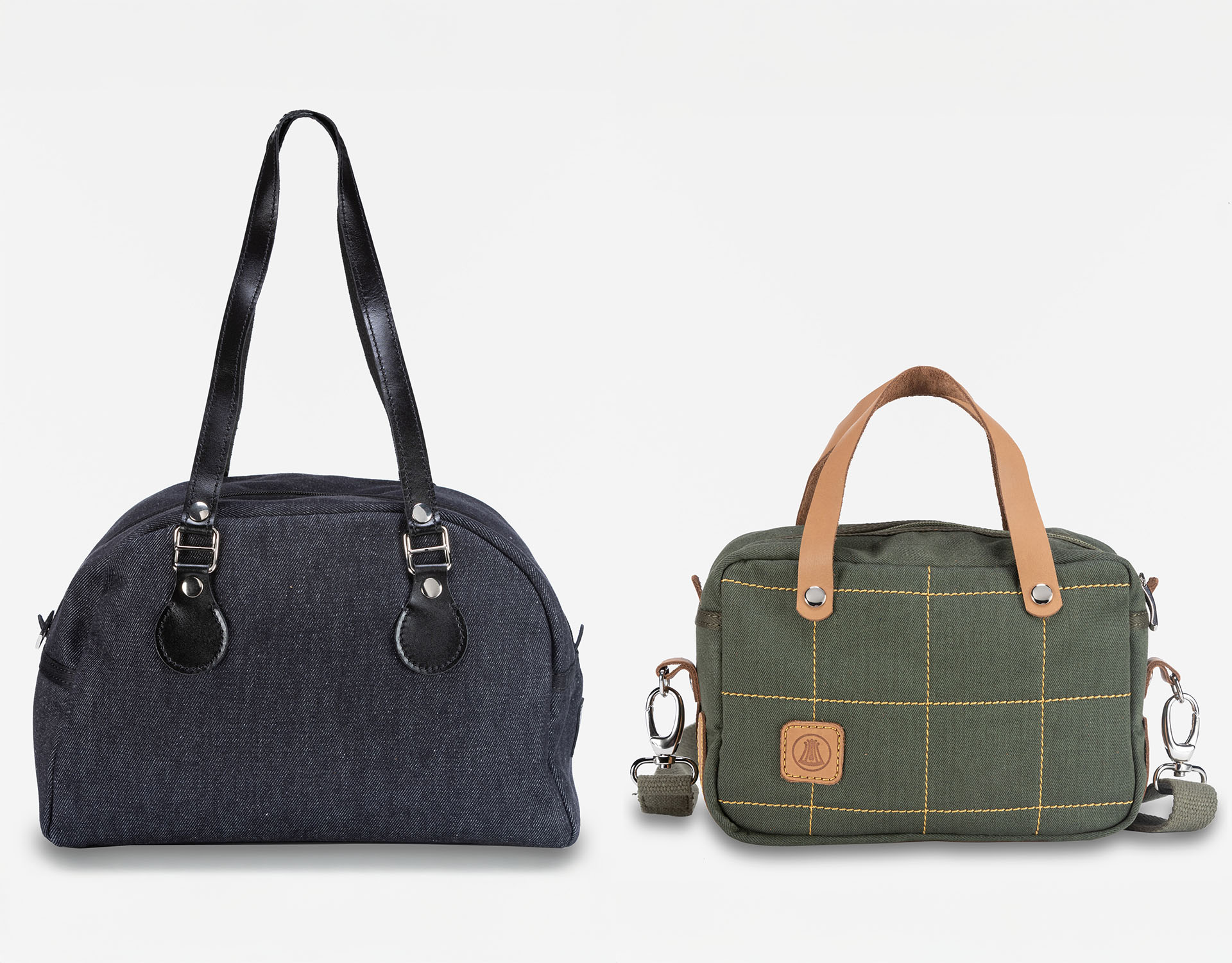 Zwei Handtaschen auf weißem Hintergrund: eine dunkelblaue mit langen schwarzen Trägern und eine grüne mit gelbem Gittermuster, hellbraunen Griffen und einem abnehmbaren Schulterriemen.