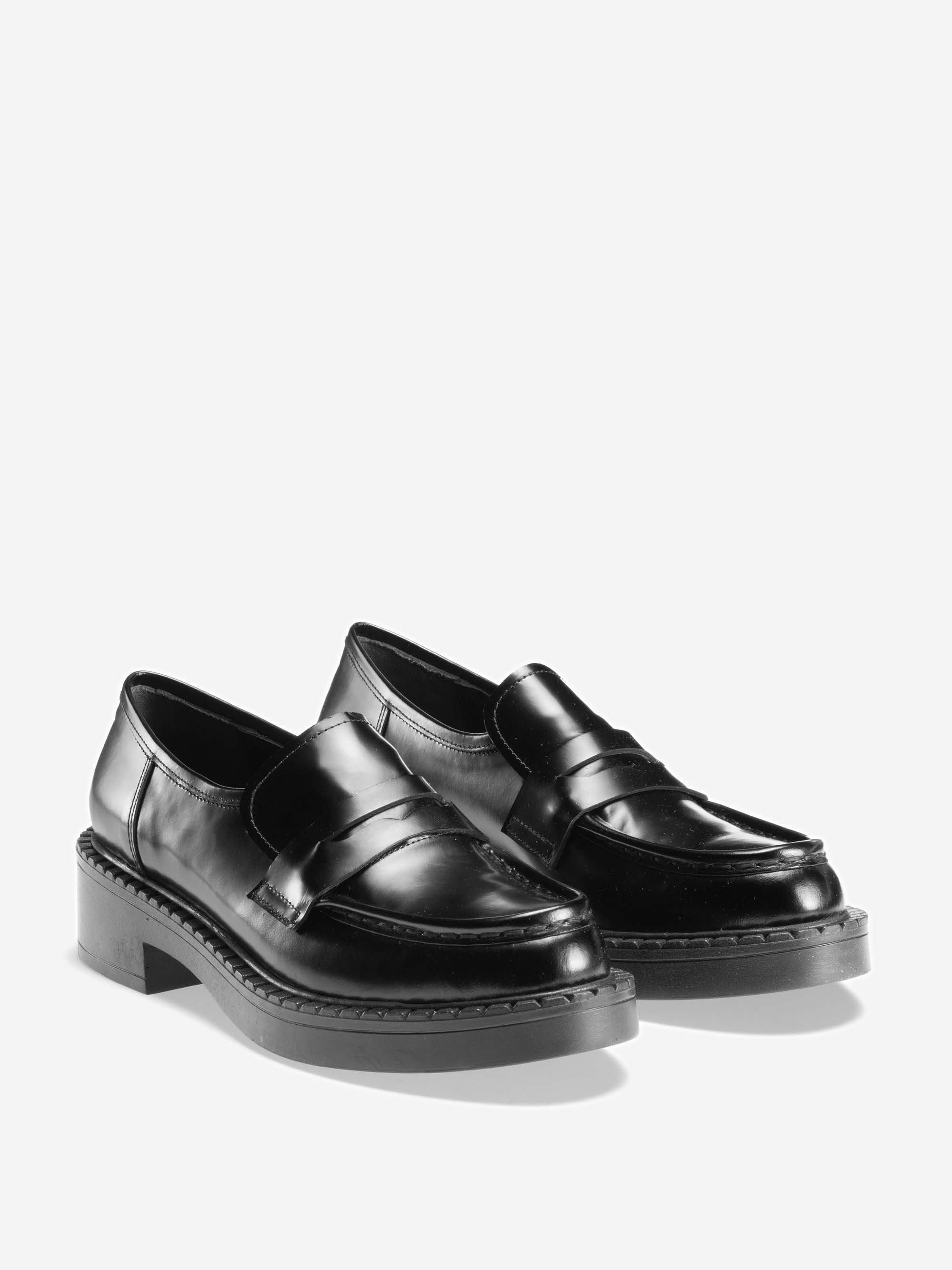 Model THE CITY LOAFER