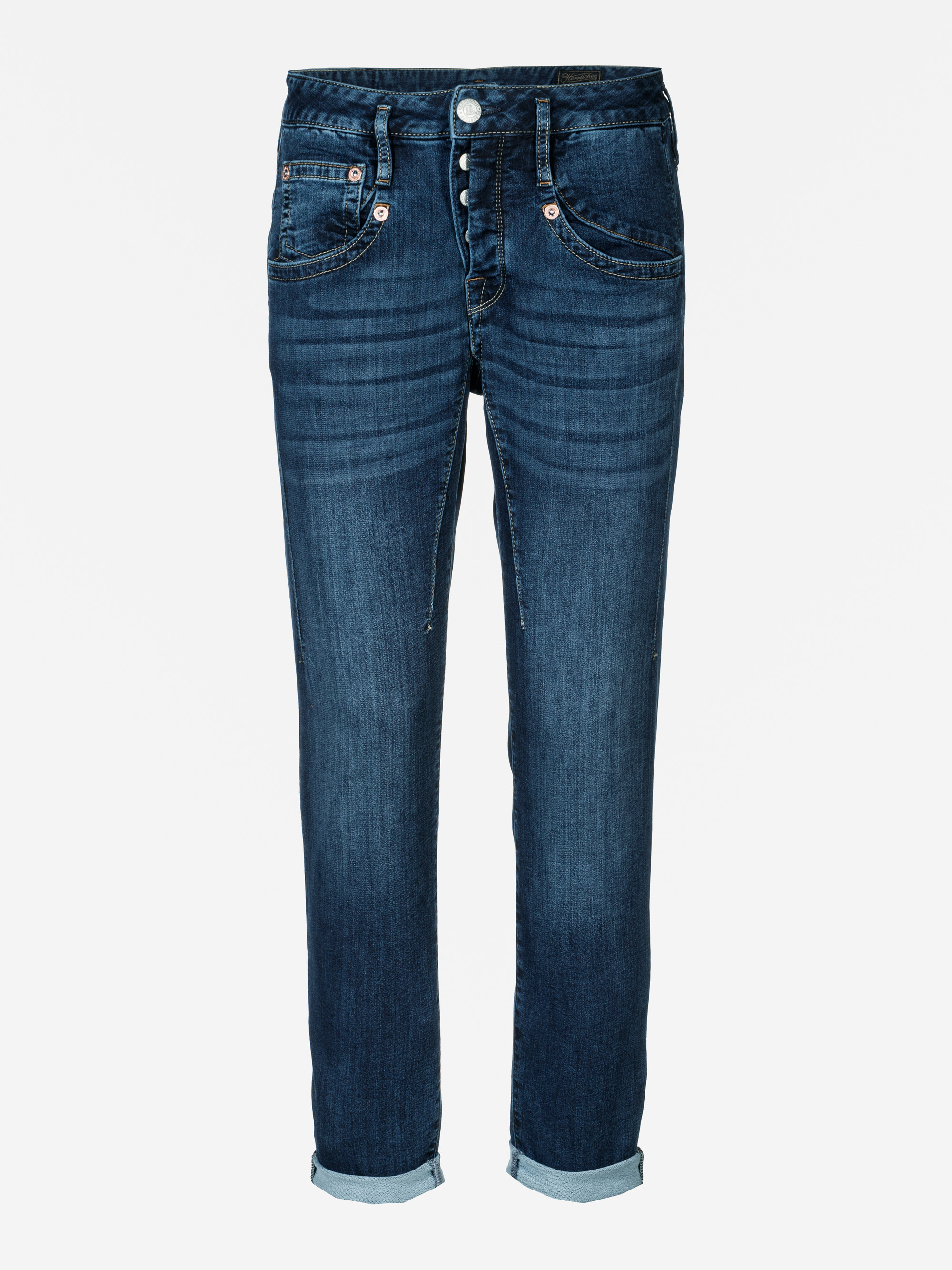 Ein Paar dunkelblaue Denim-Jeans mit Knopfleiste, Taschen und aufgerollten Manschetten, dargestellt vor einem schlichten weißen Hintergrund.