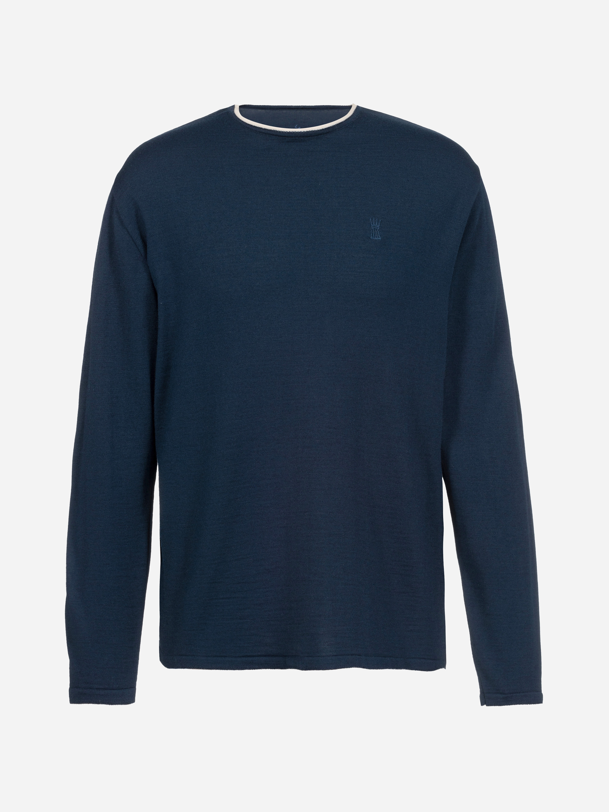 Ein marineblaues Langarmhemd mit Rundhalsausschnitt und dezentem weißem Besatz auf weißem Hintergrund.