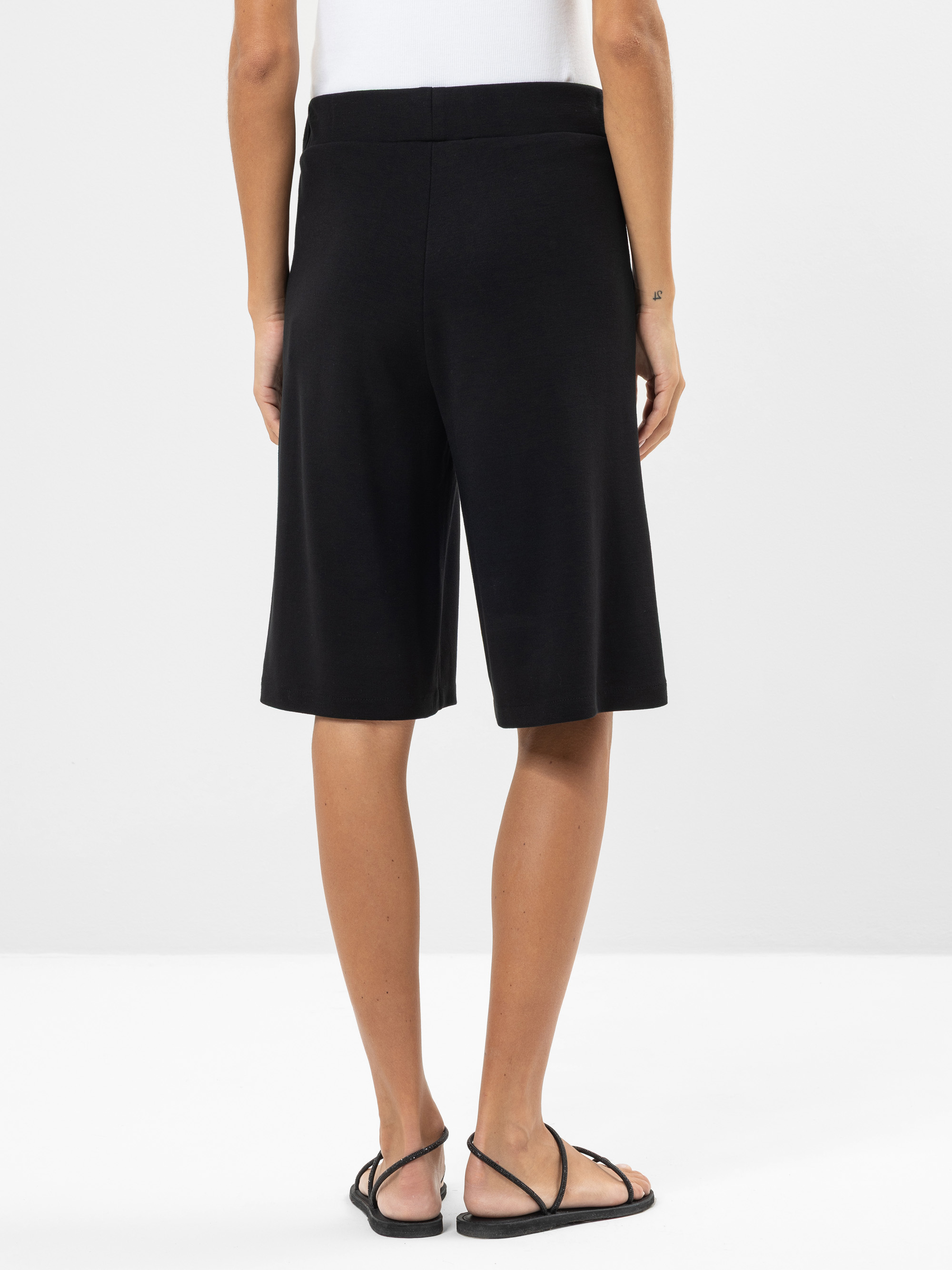 Modell Garnet Shorts