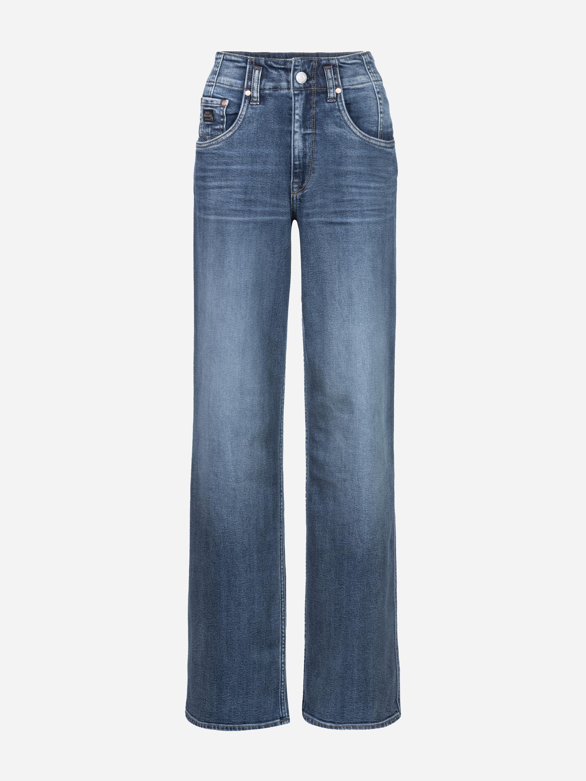 Blaue Jeans mit hoher Taille und weitem Bein, leicht verblichener Waschung, Reißverschluss und Knopfverschluss vorne sowie Taschen vorne und hinten auf weißem Grund.