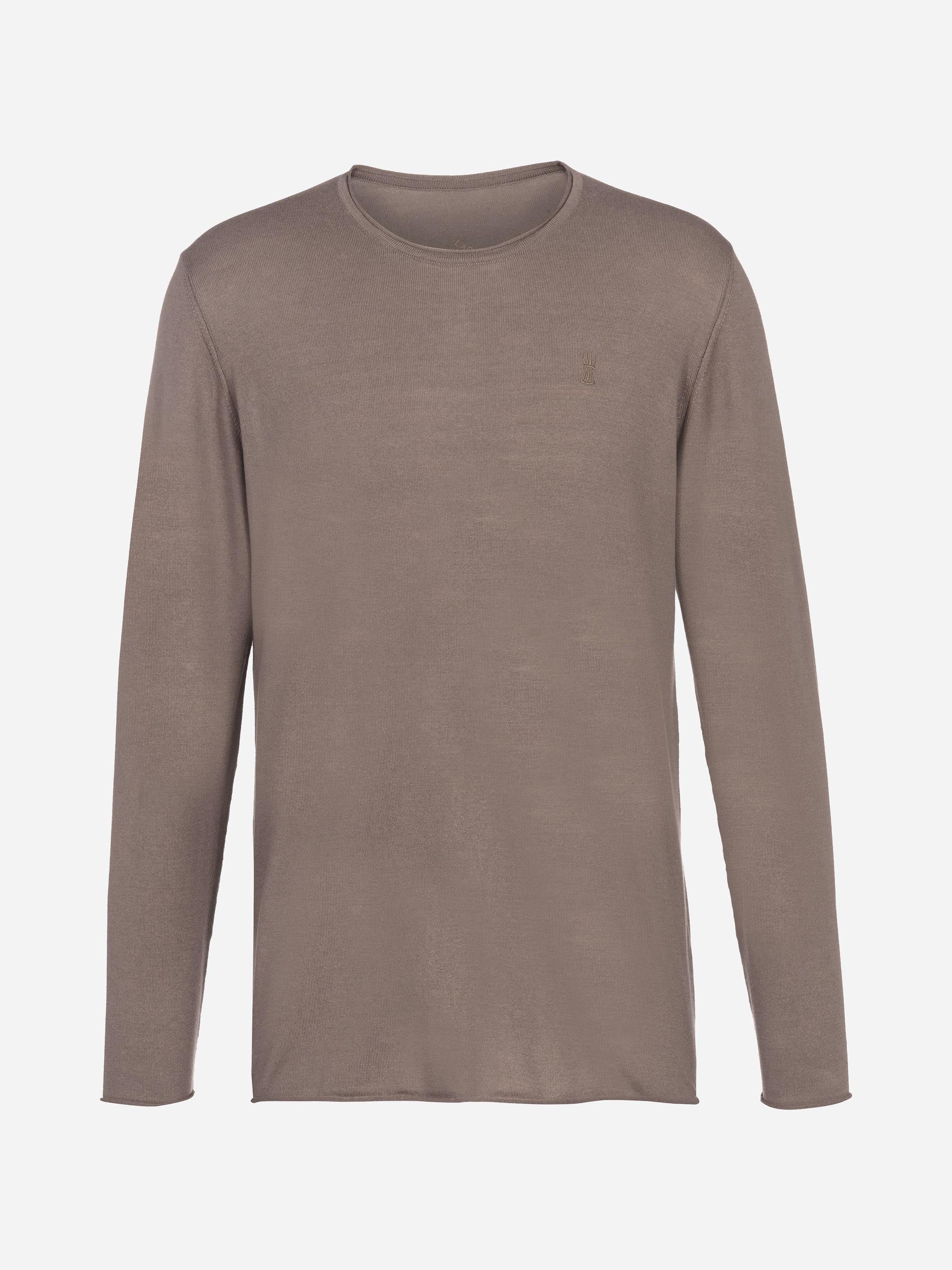 Ein schlichtes, langärmeliges, taupefarbenes T-Shirt mit Rundhalsausschnitt ist auf einem weißen Hintergrund abgebildet. Das Hemd hat ein einfaches, tailliertes Design ohne sichtbare Muster oder Grafiken.