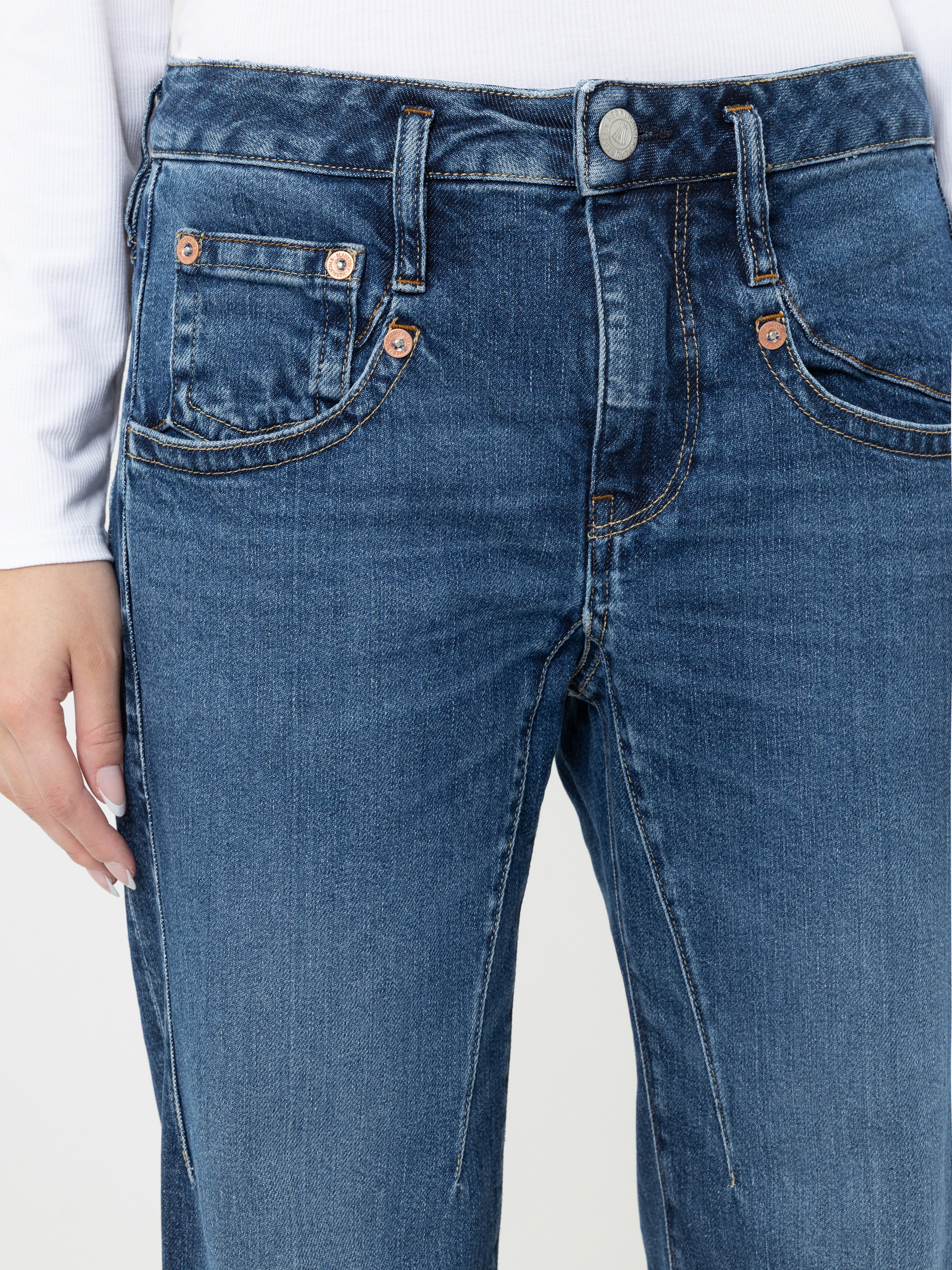 Model Shyra Tap Zip