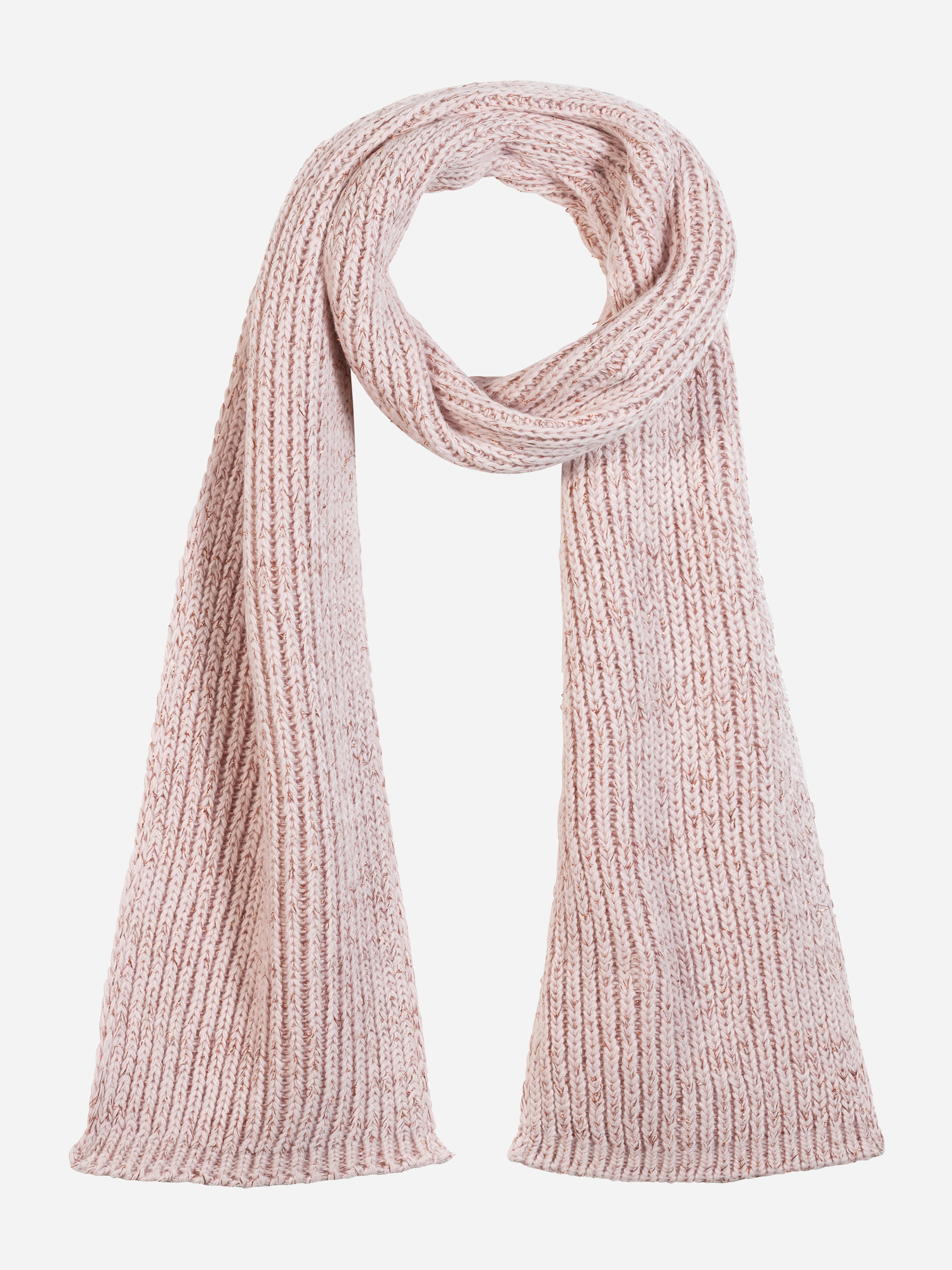 Ein langer, gestrickter Schal in zartem Rosa liegt flach auf einem weißen Hintergrund, wobei beide Enden herabhängen und die Mitte locker zu einer Schlaufe geformt ist.