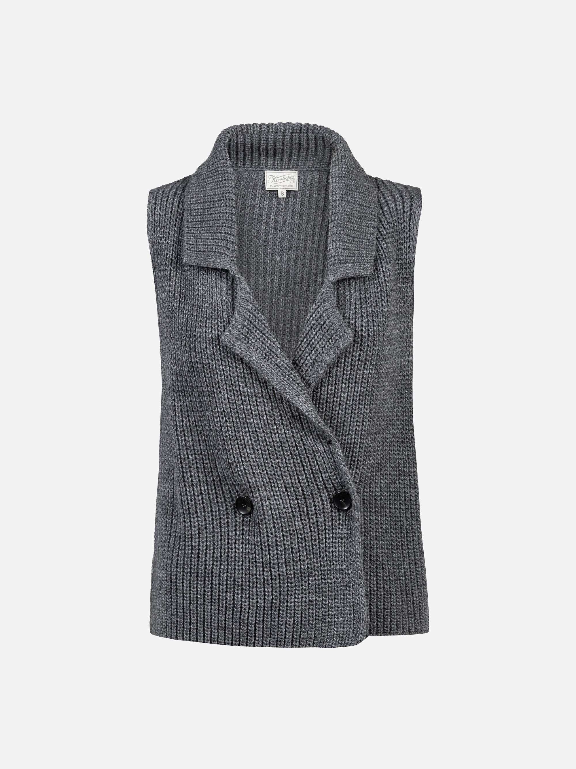 Eine ärmellose, graue Strickweste mit gekerbtem Kragen und zwei schwarzen Knöpfen auf der Vorderseite, die auf einem einfarbig weißen Hintergrund abgebildet ist.