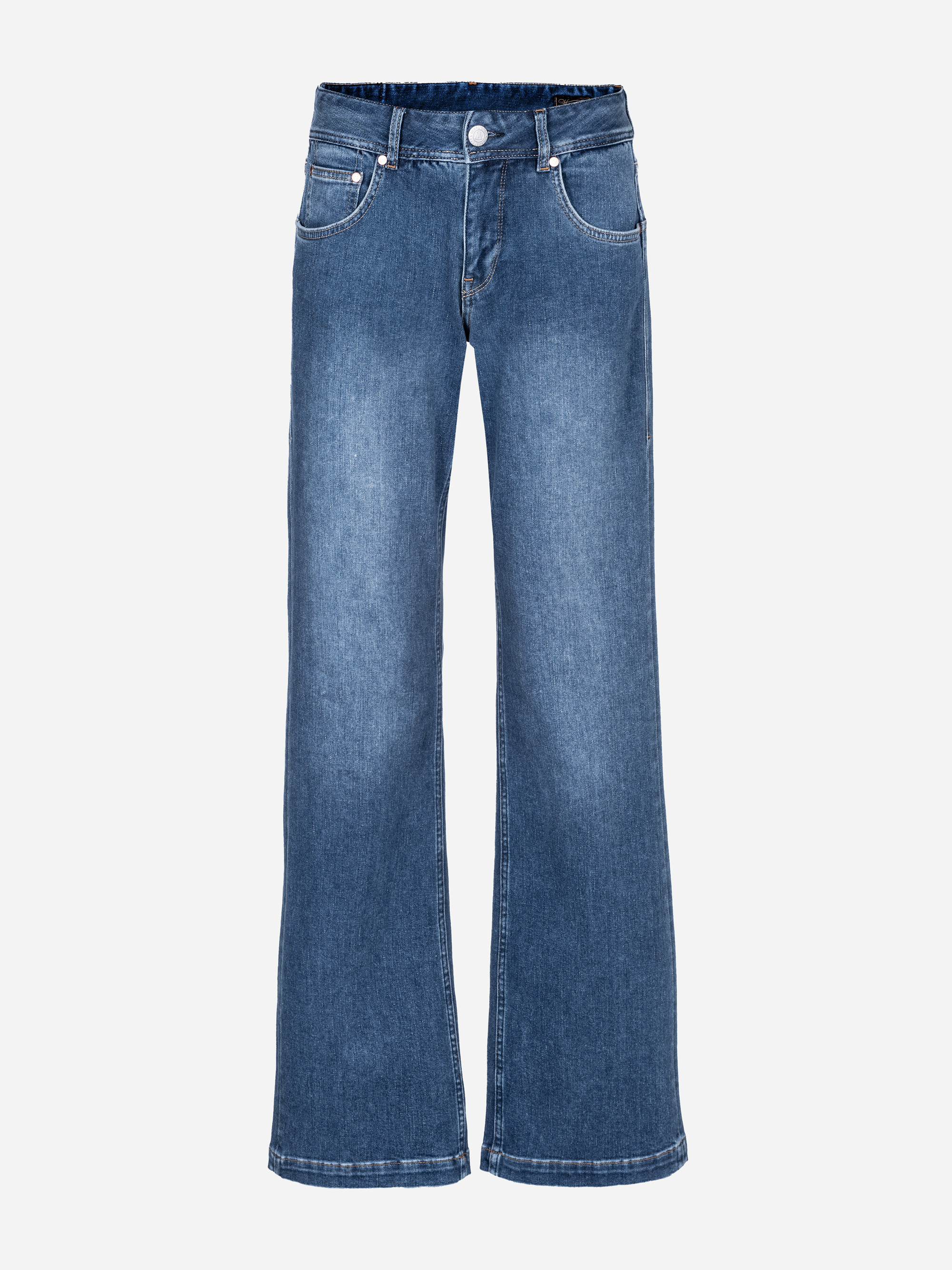 Ein Paar blaue Jeans mit hoher Taille und weitem Bein, mit Vorder- und Gesäßtaschen, Gürtelschlaufen und einem Knopf- und Reißverschluss, dargestellt auf einem einfarbig weißen Hintergrund.