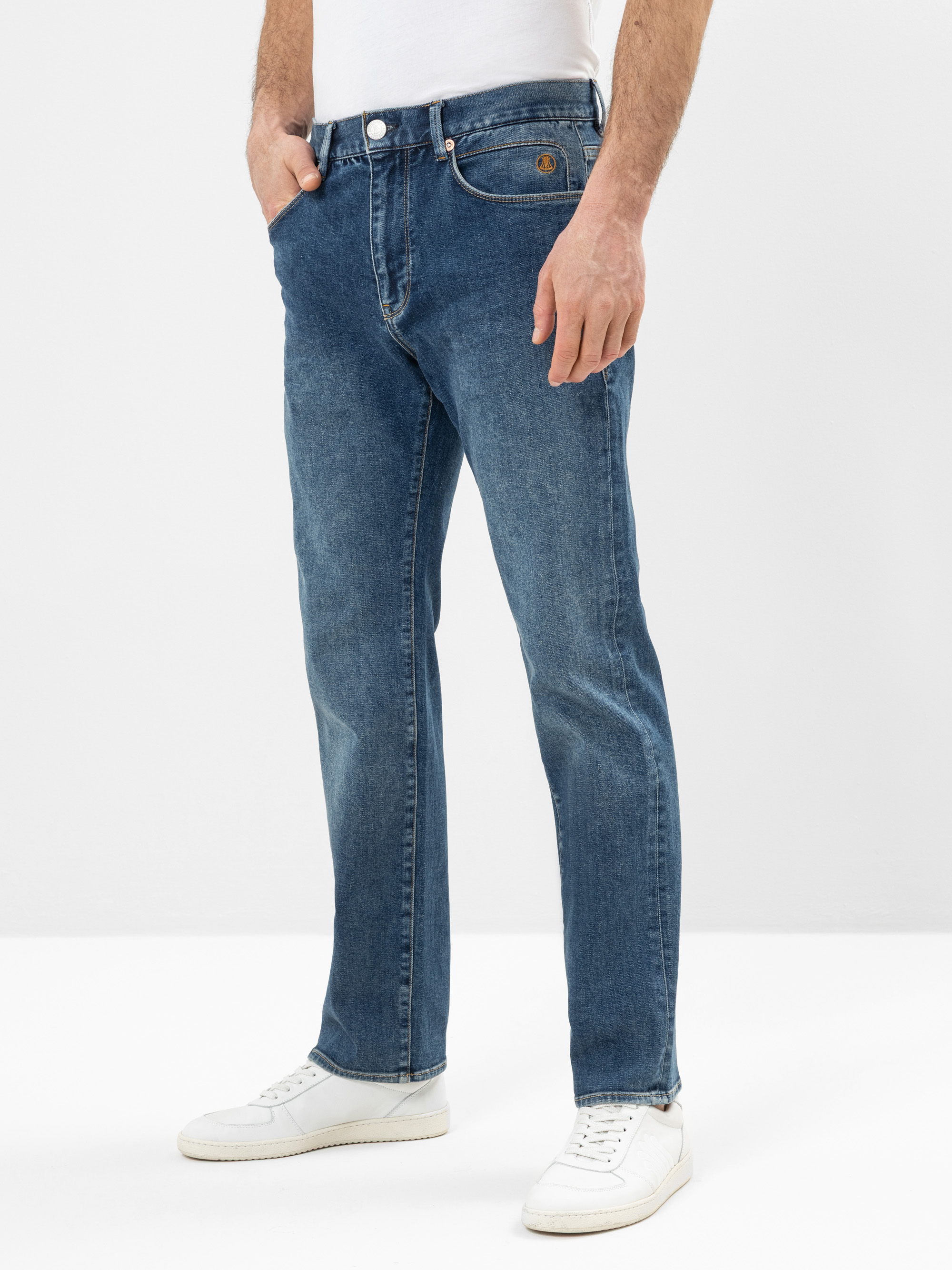 Modell Tyler Straight