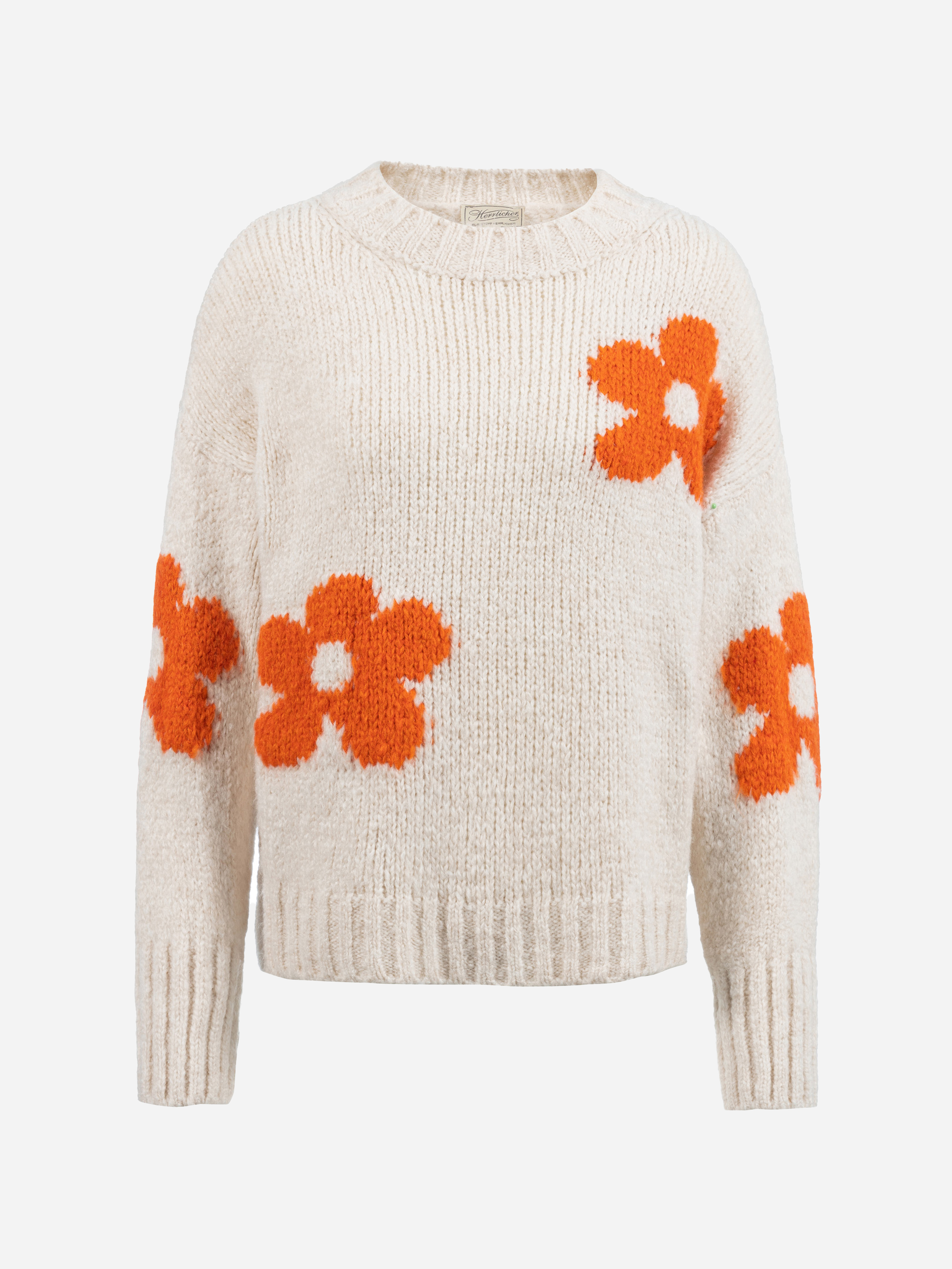 Cremefarbener Strickpullover mit Rundhalsausschnitt und großen orangefarbenen und roten Blumenmustern auf der Vorderseite und den Ärmeln.