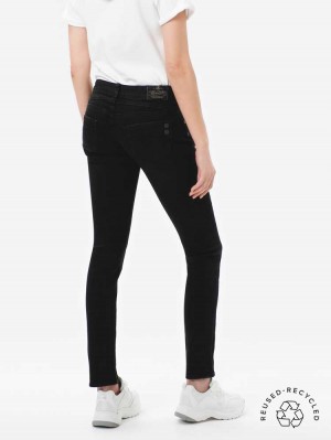 Herrlicher Piper Slim Black Jeans aus Reused Denim