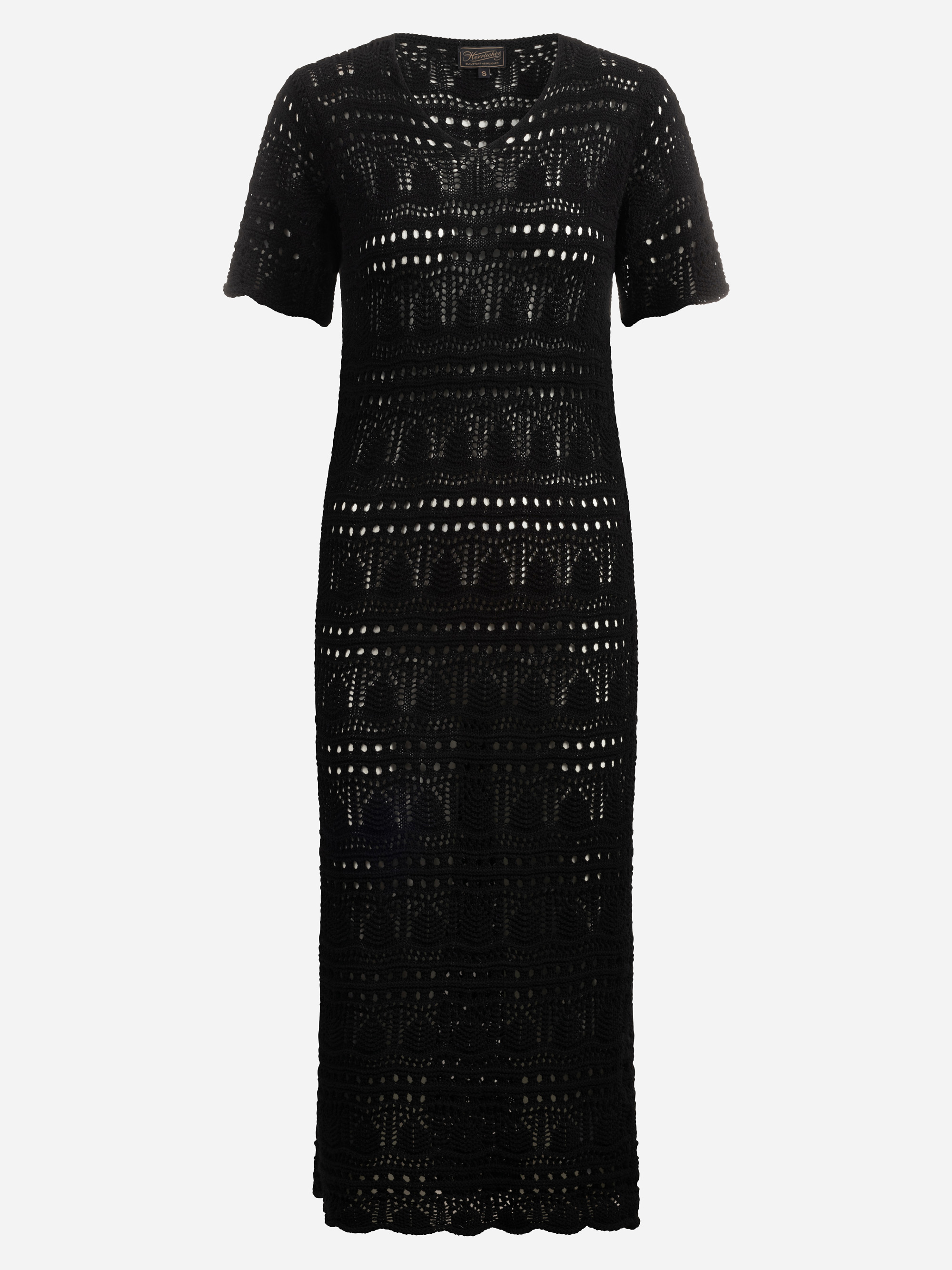 Schwarzes, kurzärmeliges, wadenlanges Häkelkleid mit Rundhalsausschnitt und verschlungenen geometrischen Mustern. Das Kleid ist halbtransparent und hat einen geschwungenen Saum.