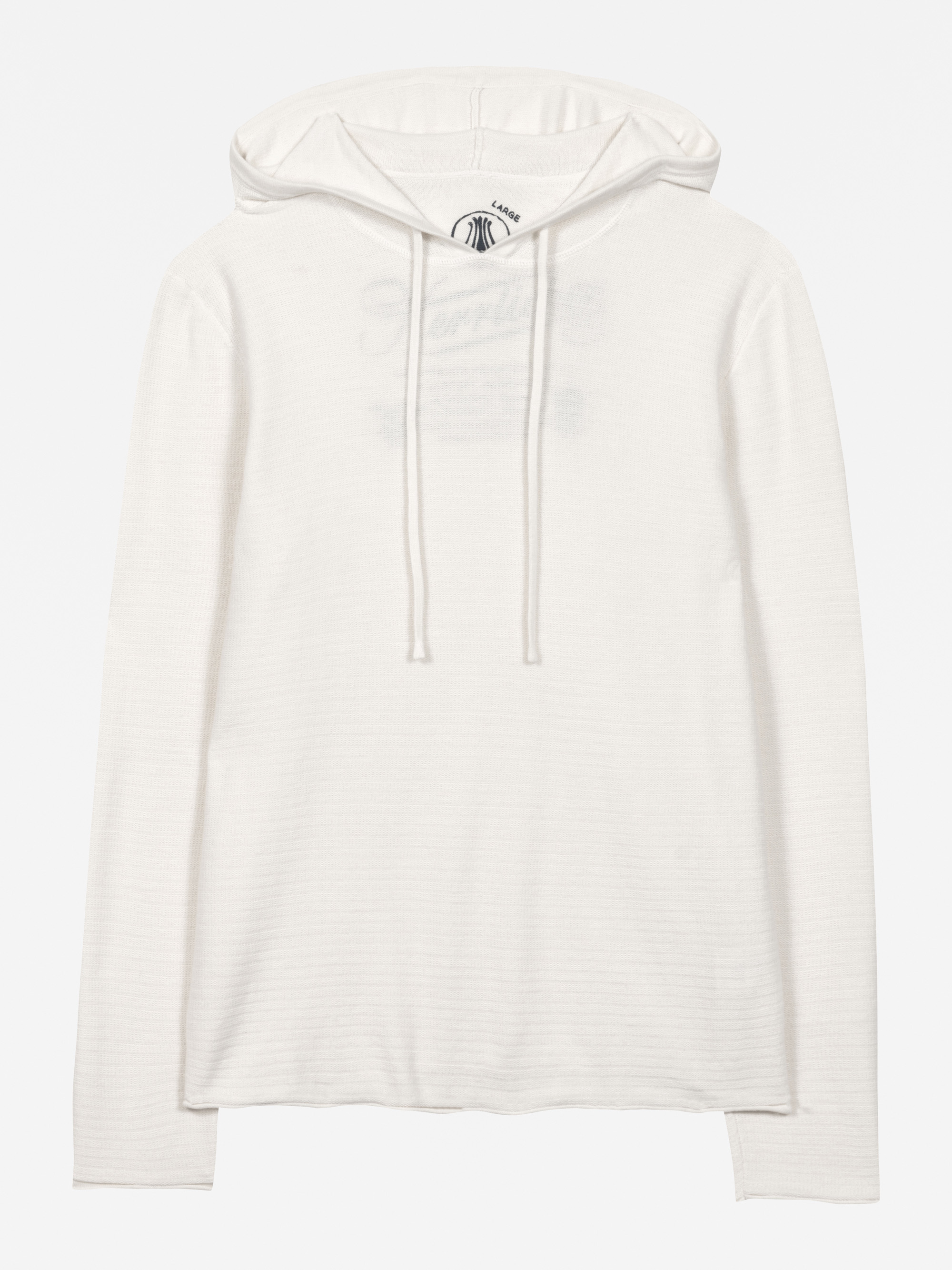 Ein langärmeliges, cremefarbenes Kapuzenshirt mit Kordelzug, flach auf weißem Hintergrund. Der Stoff erscheint leicht und leicht strukturiert.