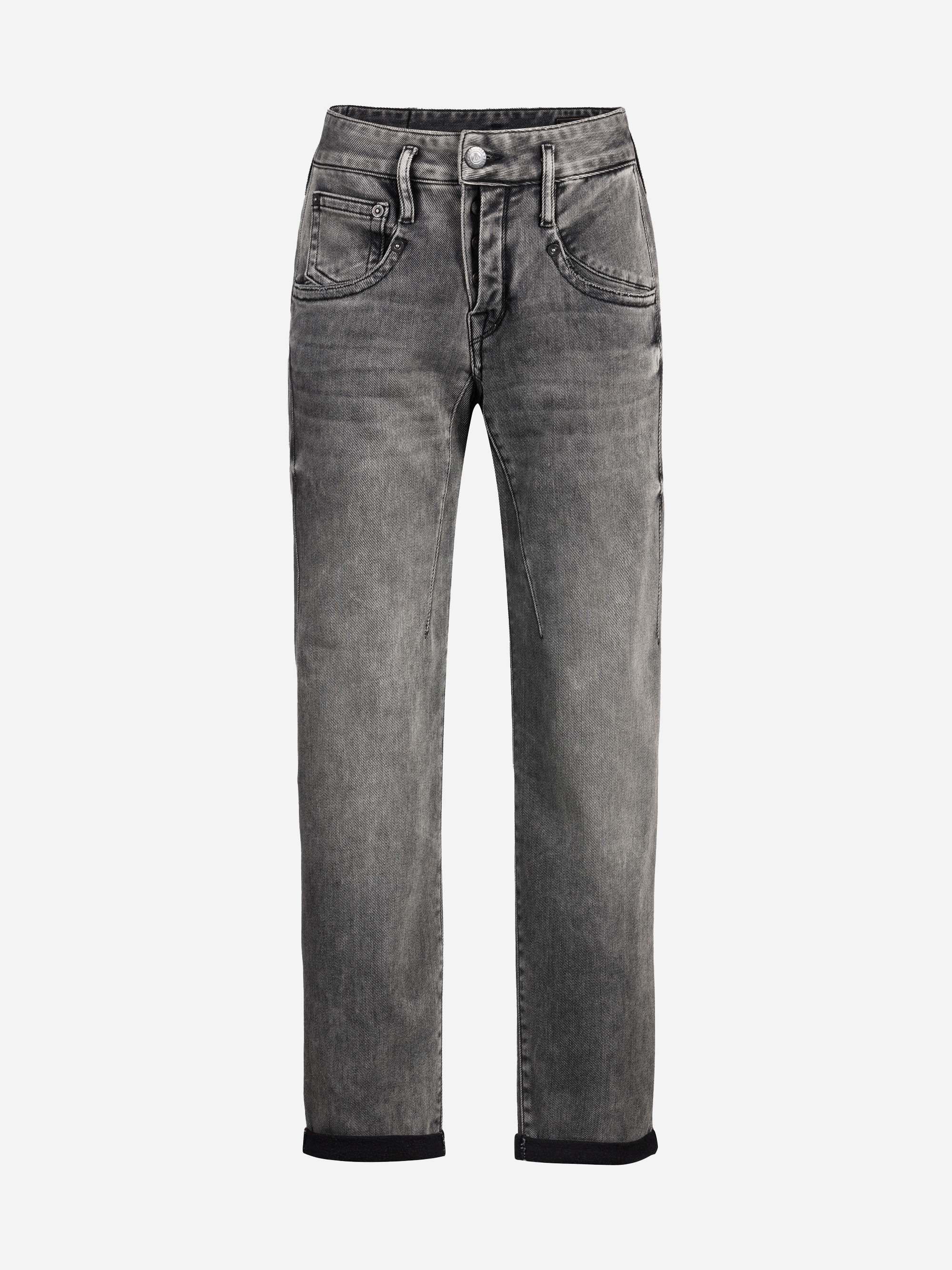 Schwarze Jeans mit geradem Bein, verblasst, mit Taschen auf der Vorder- und Rückseite, sichtbaren Nähten, einem Knopf- und Reißverschluss und aufgerollten Bündchen auf weißem Hintergrund.