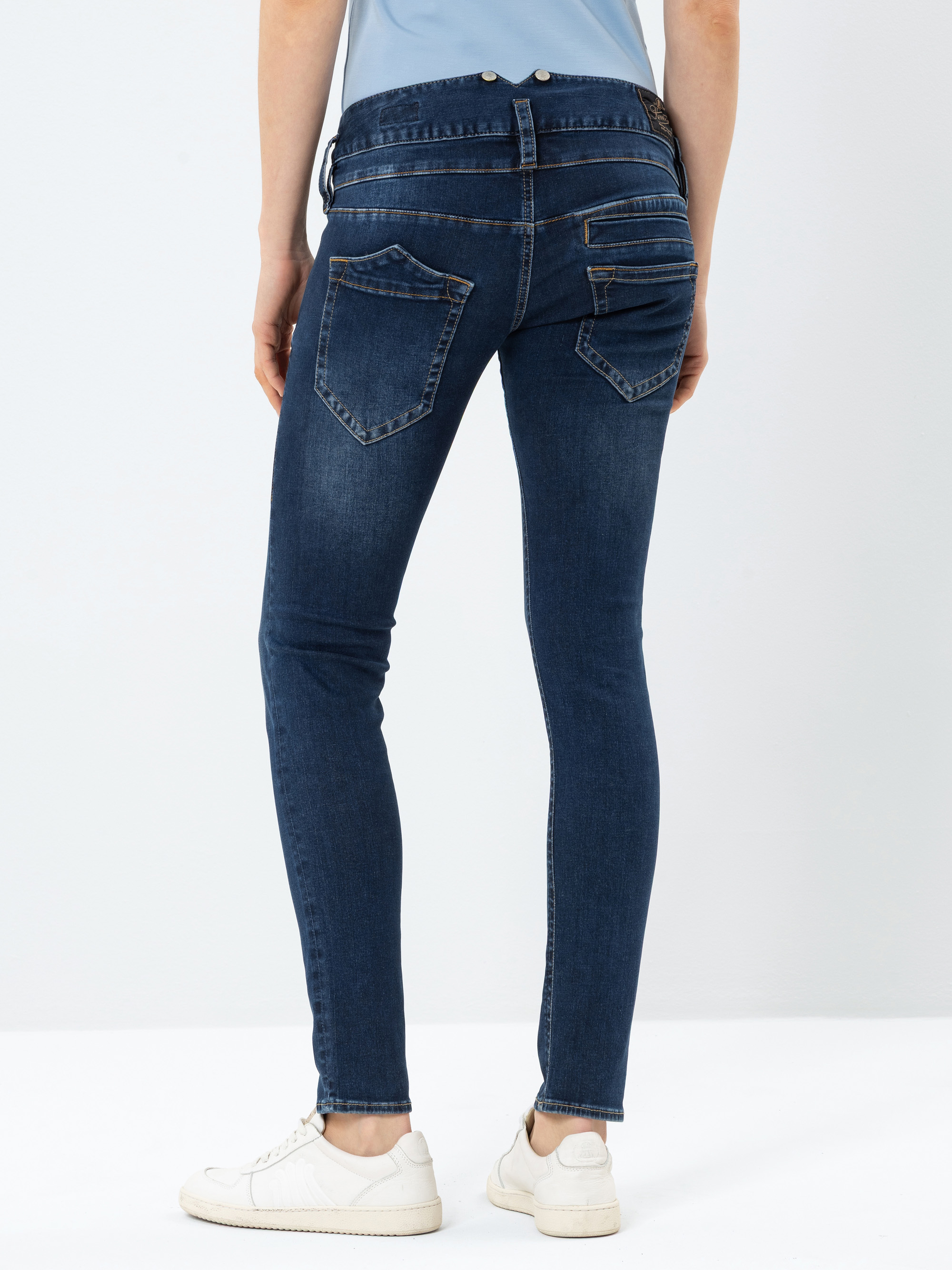 Model Pitch Slim