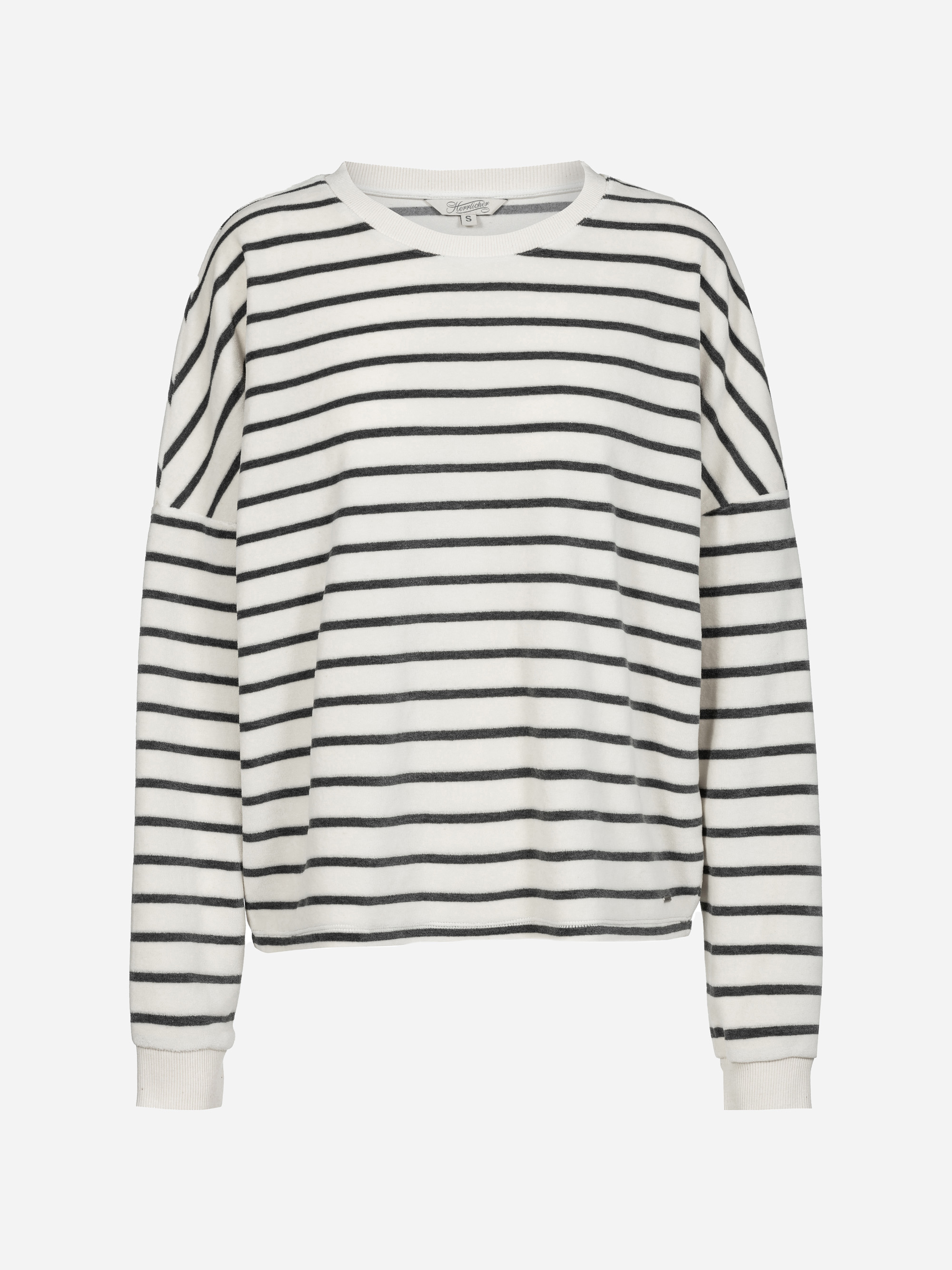 Weißer Langarmpullover mit schwarzen Querstreifen, Rundhalsausschnitt und Rippbündchen. Die Passform wirkt locker und lässig.