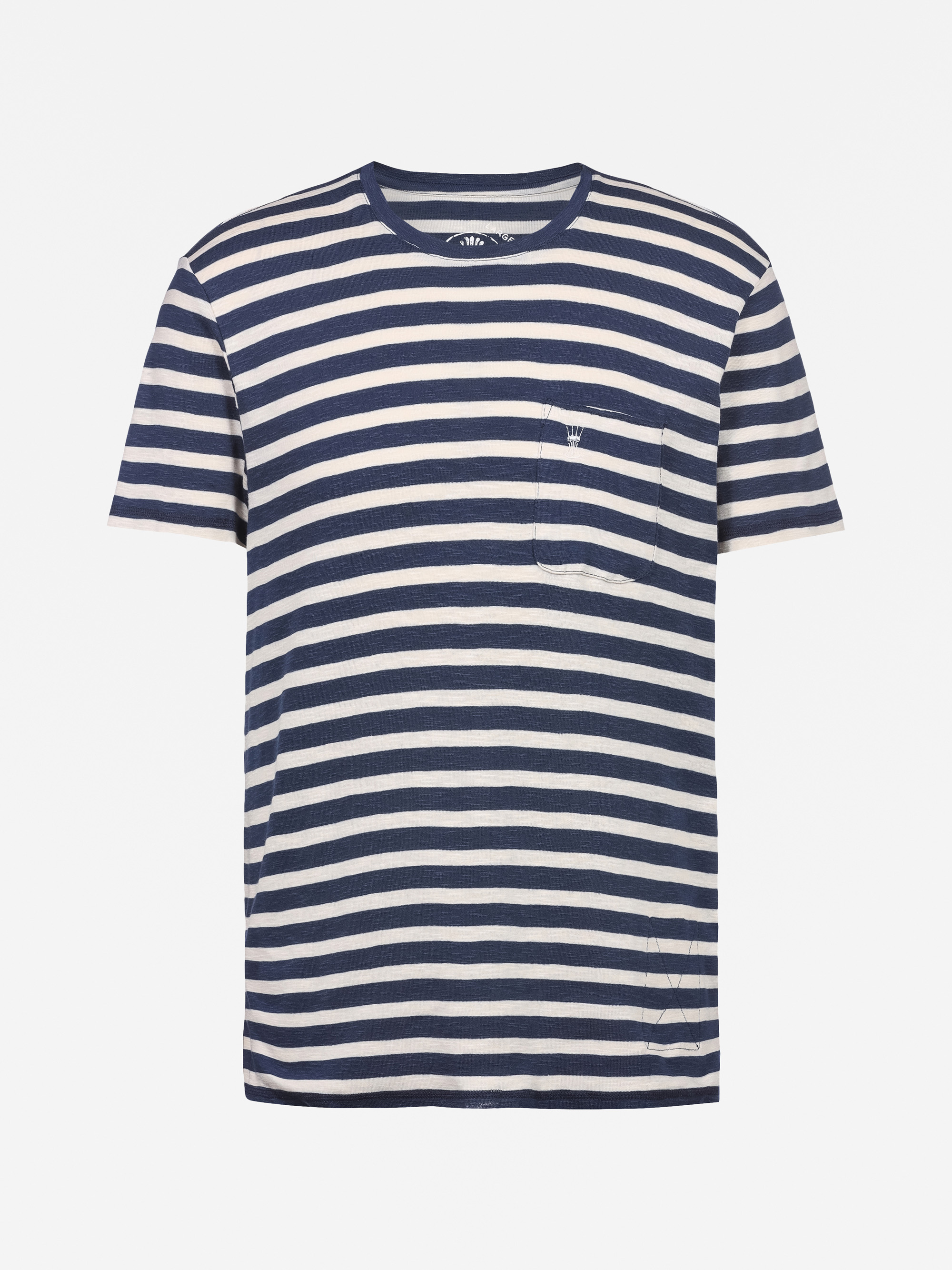 Kurzärmeliges T-Shirt mit horizontalen marineblauen und weißen Streifen, Rundhalsausschnitt und einer kleinen Brusttasche auf der linken Seite.
