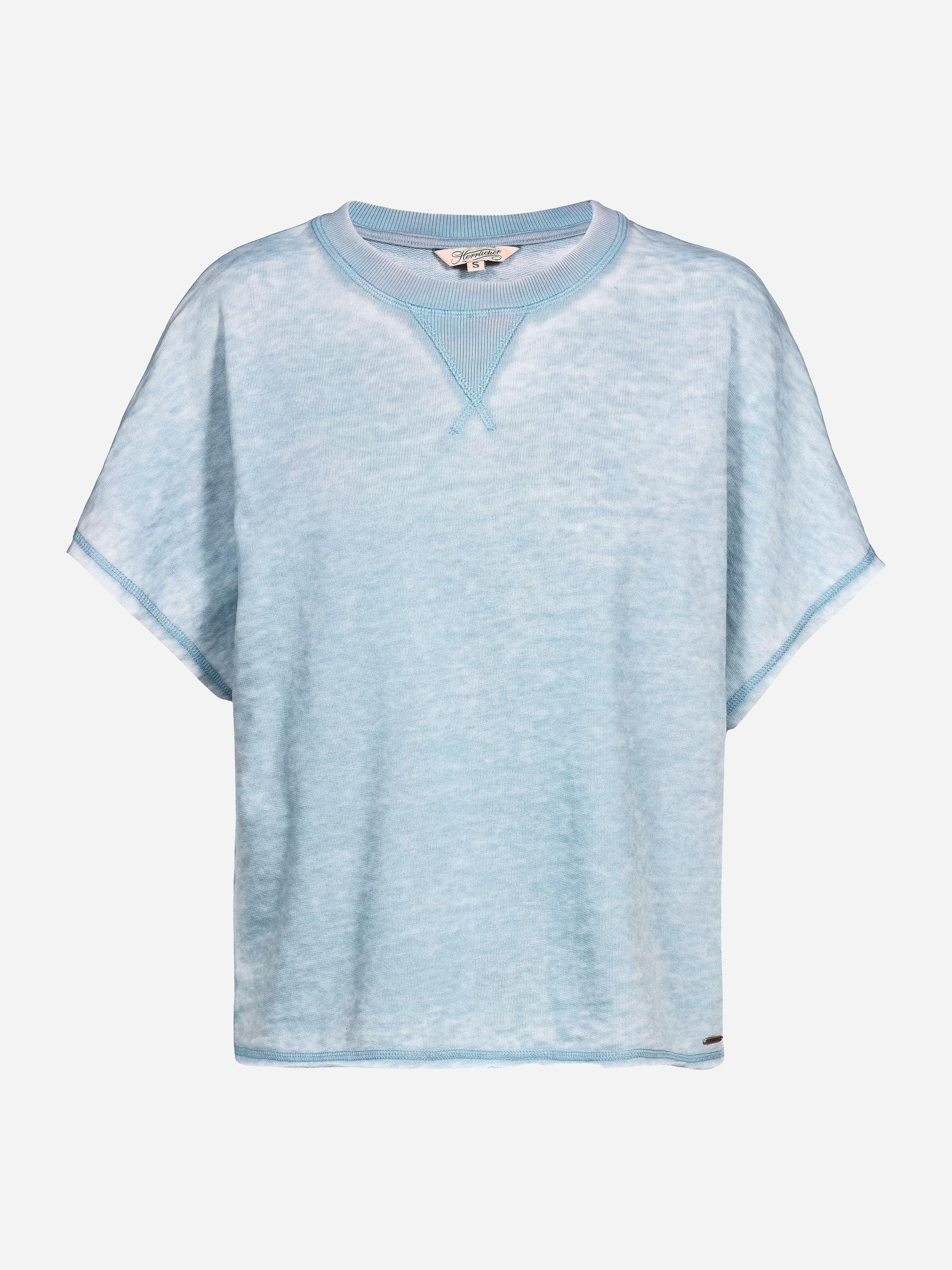 Ein hellblaues, kurzärmeliges T-Shirt mit Rundhalsausschnitt in lockerer Passform, mit dezent strukturiertem Stoff und einem kleinen gestickten Muster am Halsausschnitt. Das Shirt ist auf einem schlichten weißen Hintergrund abgebildet.